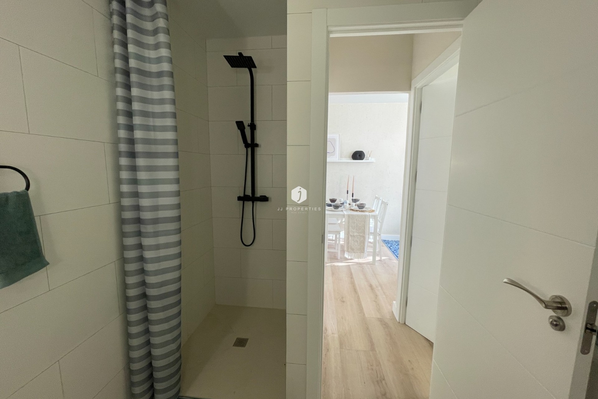 Z drugiej ręki - Szalet -
Torrevieja - Costa Blanca