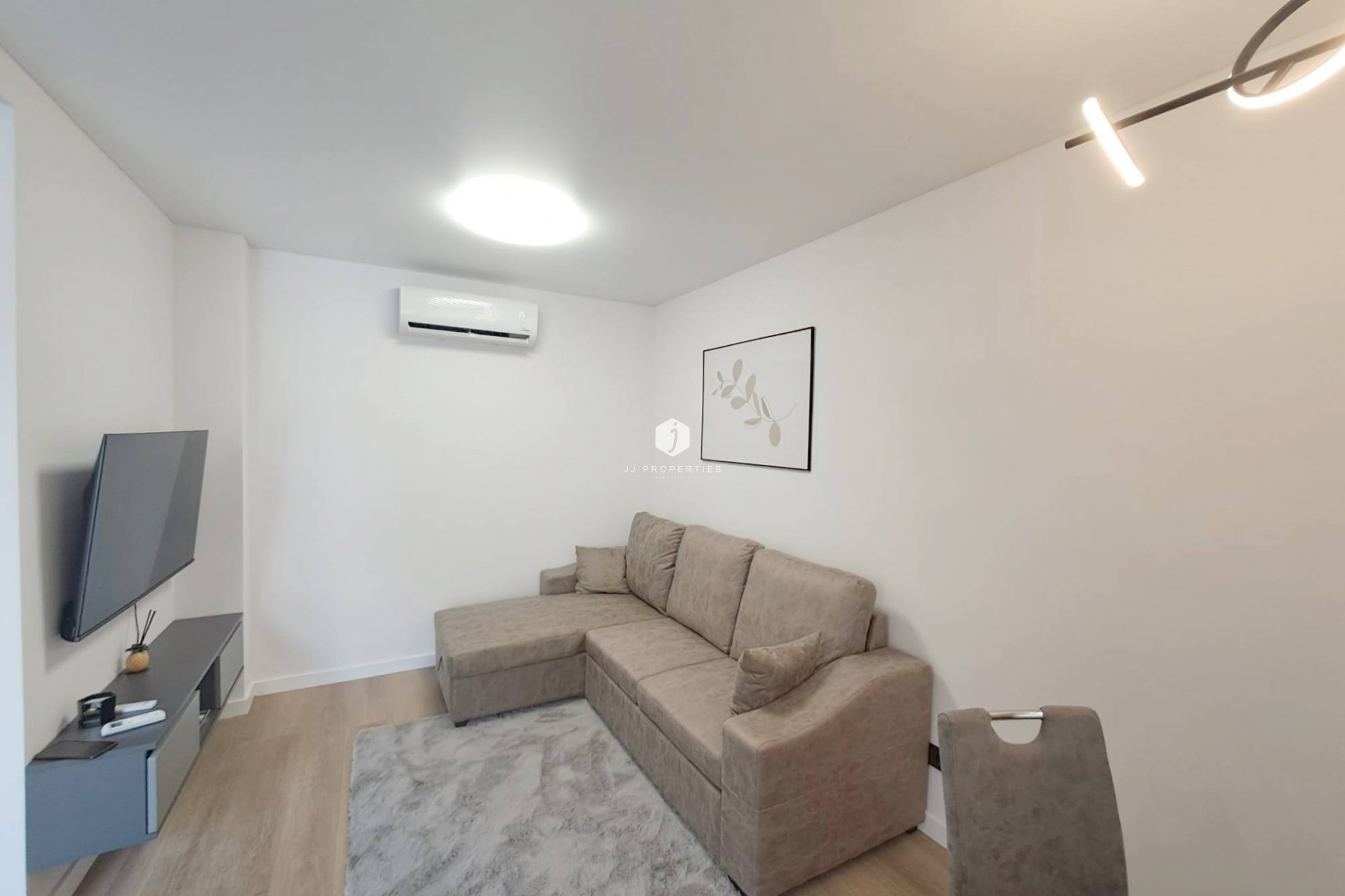 Z drugiej ręki - Szalet -
Torrevieja - Costa Blanca