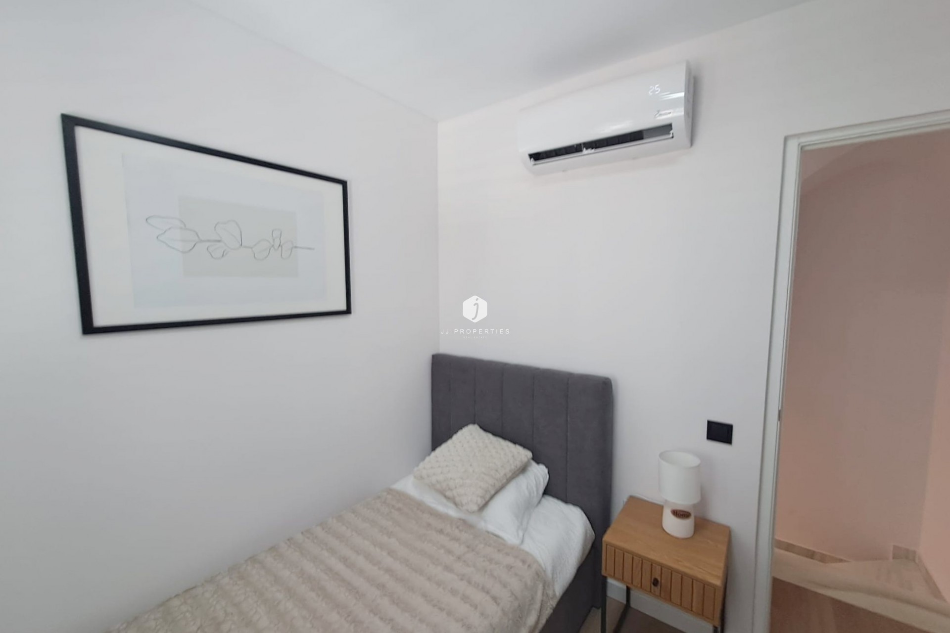 Z drugiej ręki - Szalet -
Torrevieja - Costa Blanca