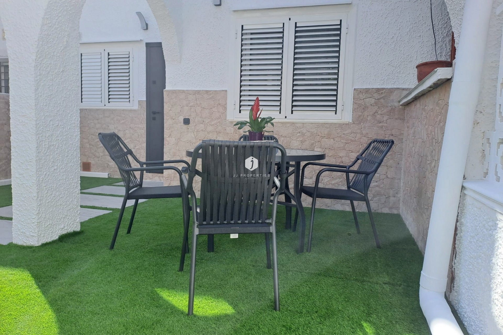 Z drugiej ręki - Szalet -
Torrevieja - Costa Blanca