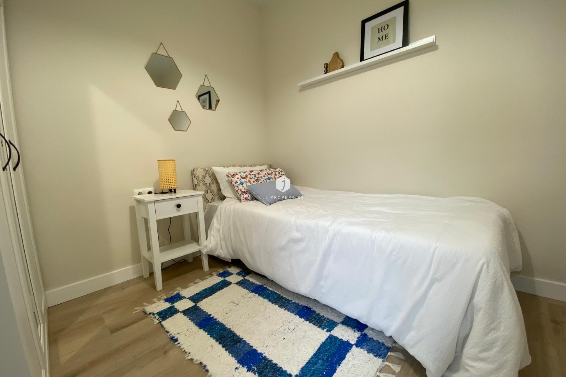 Z drugiej ręki - Szalet -
Torrevieja - Costa Blanca