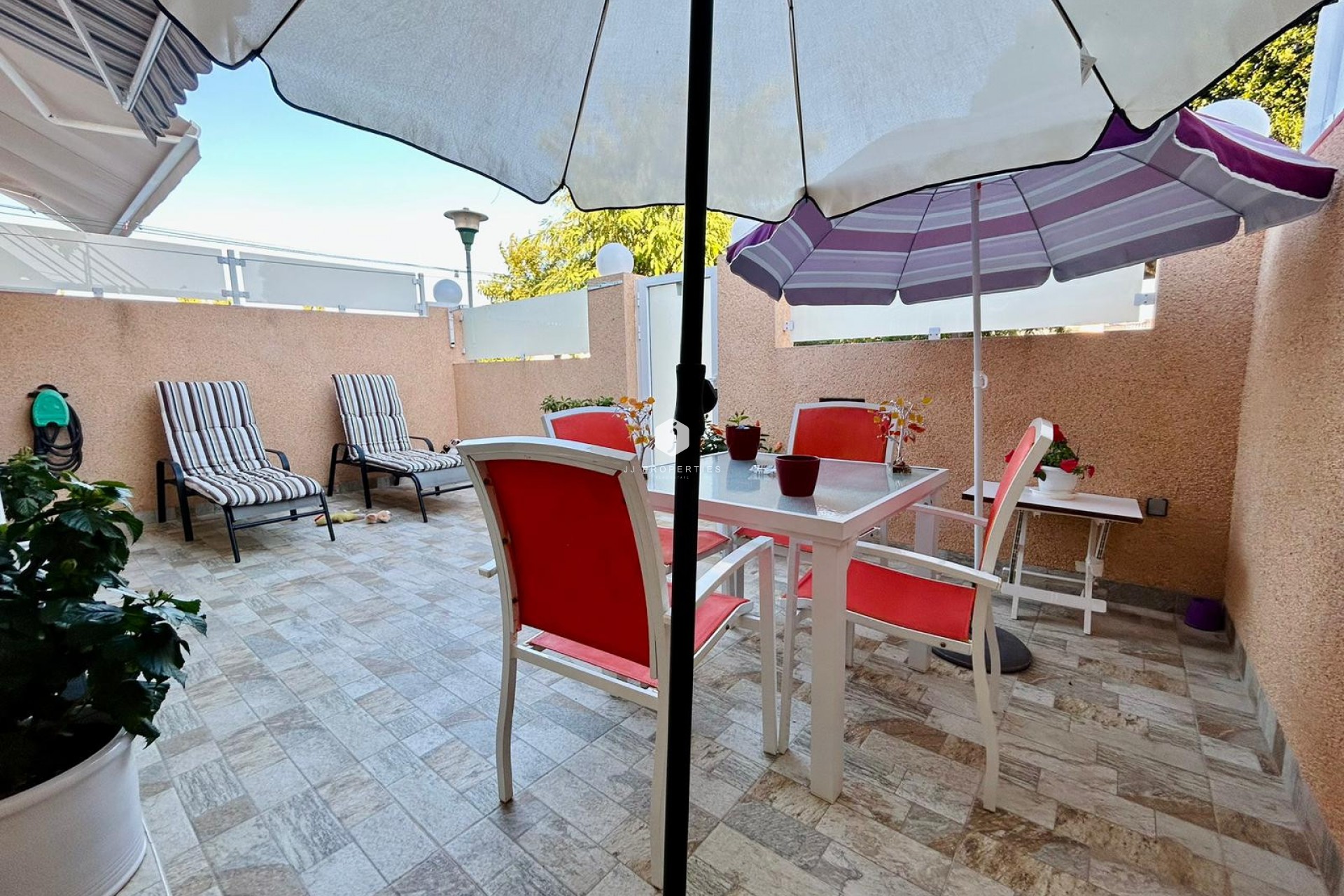 Z drugiej ręki - Szalet -
Torrevieja - Costa Blanca