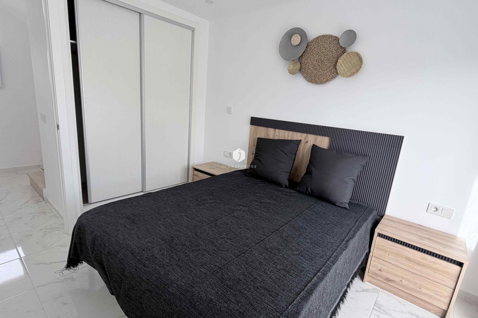 Z drugiej ręki - Szalet -
Torrevieja - Costa Blanca