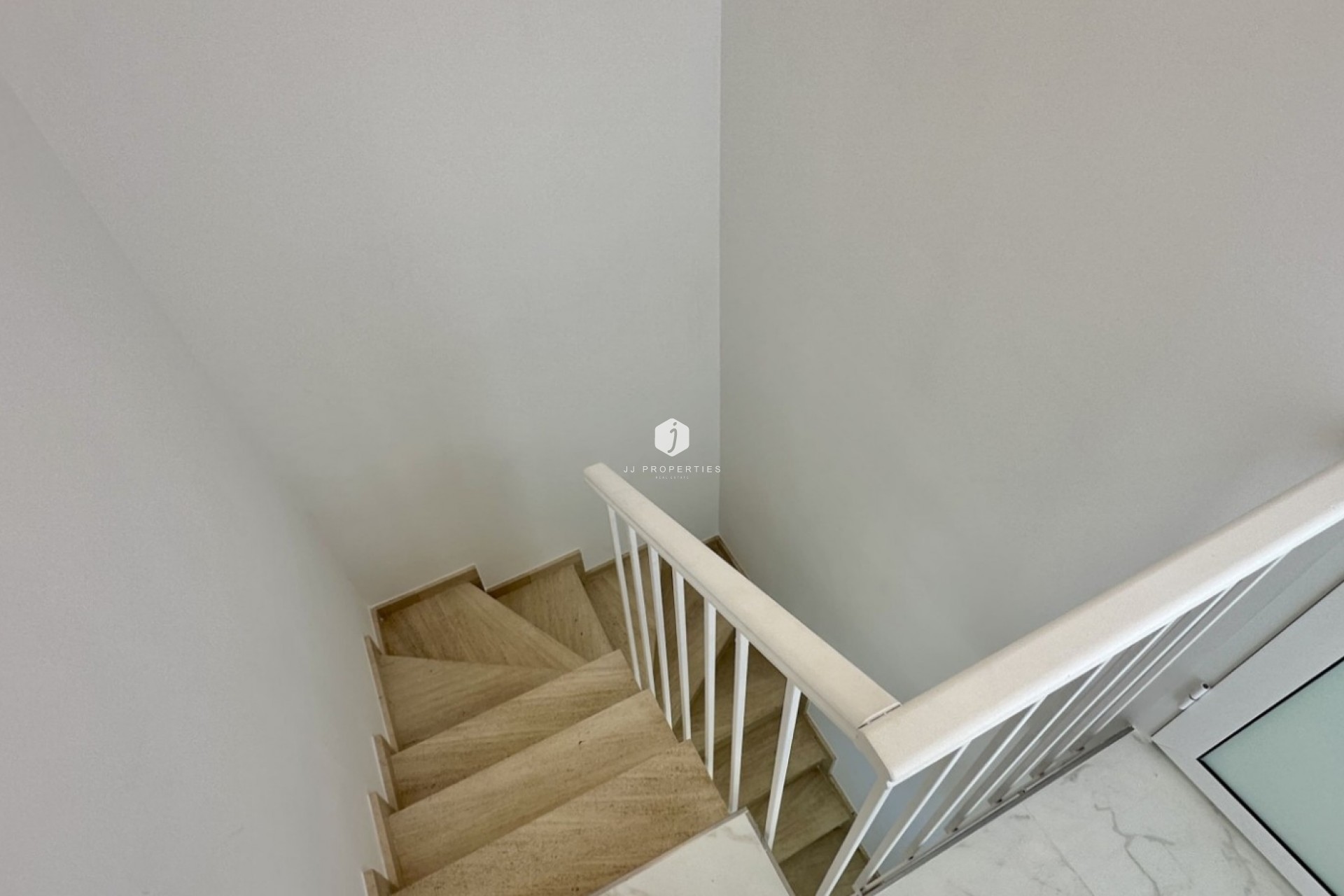 Z drugiej ręki - Szalet -
Torrevieja - Costa Blanca