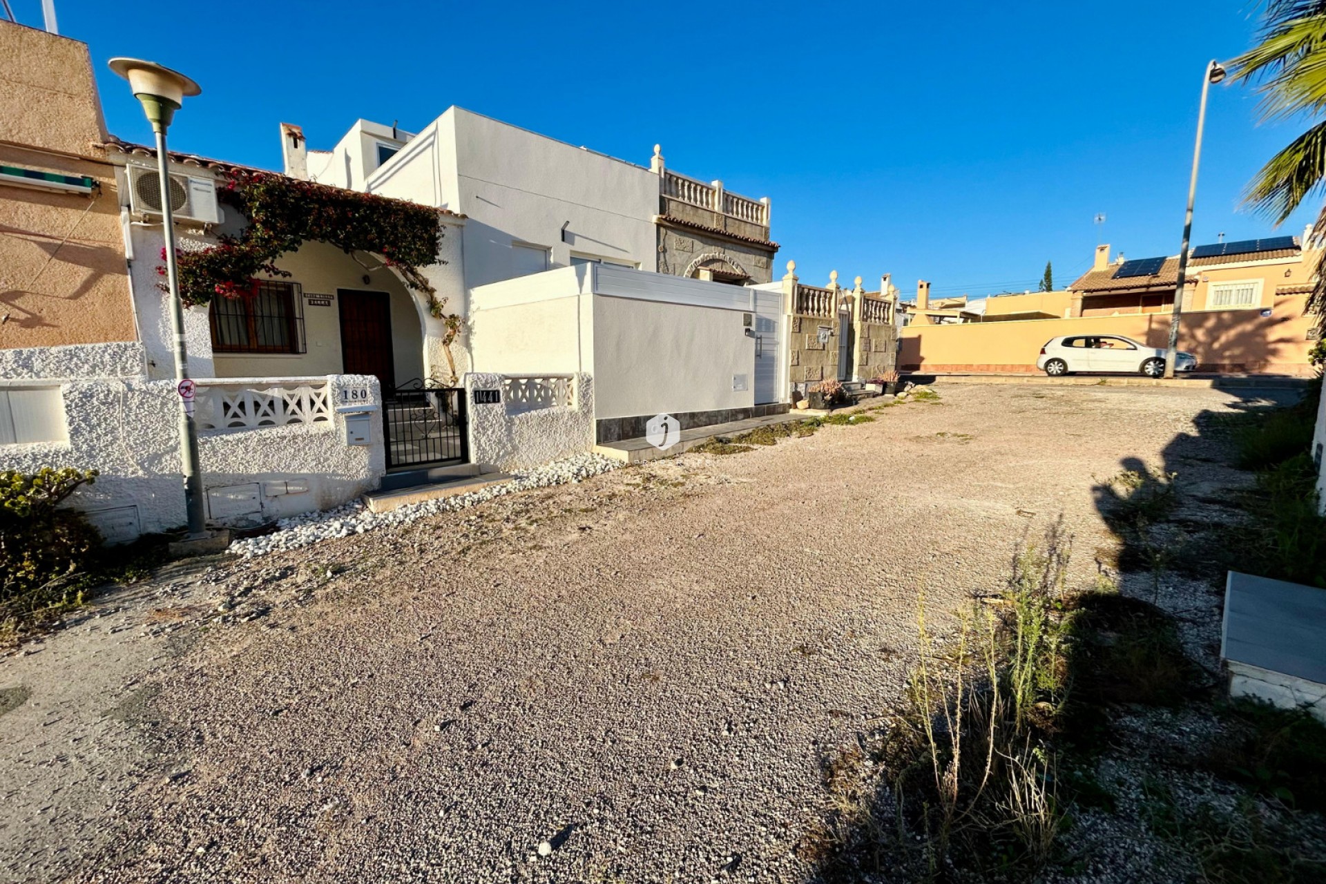 Z drugiej ręki - Szalet -
Torrevieja - Costa Blanca