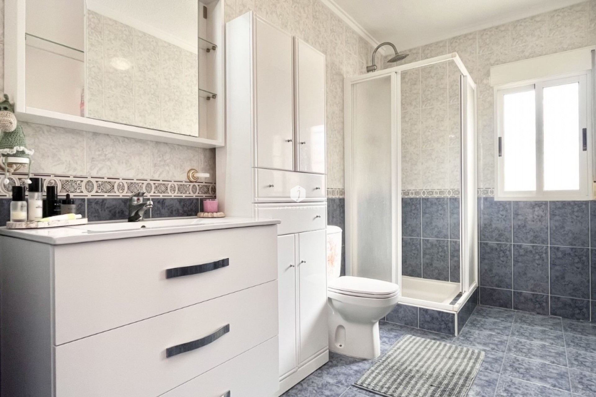 Z drugiej ręki - Szalet -
Torrevieja - Costa Blanca