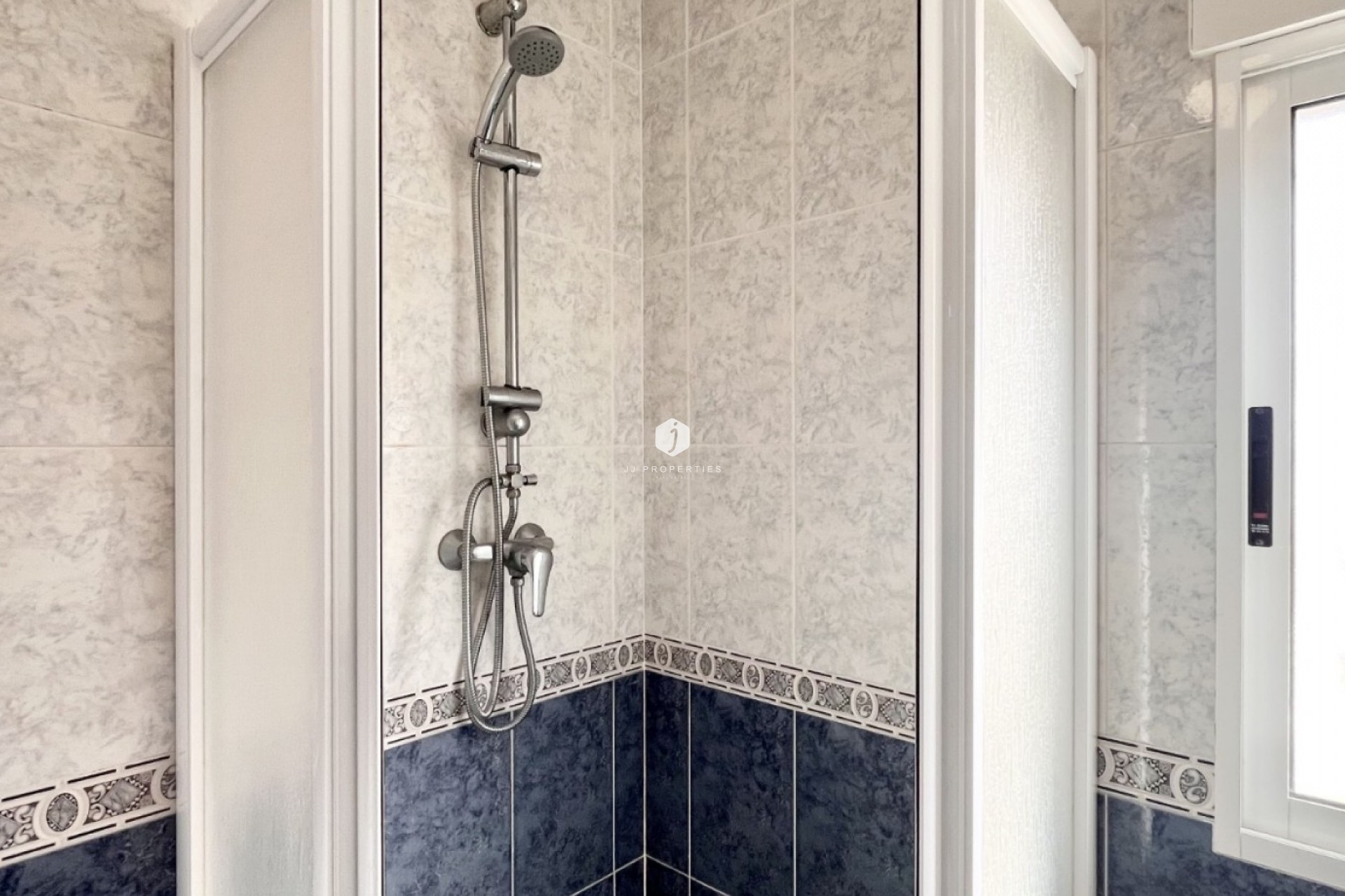 Z drugiej ręki - Szalet -
Torrevieja - Costa Blanca