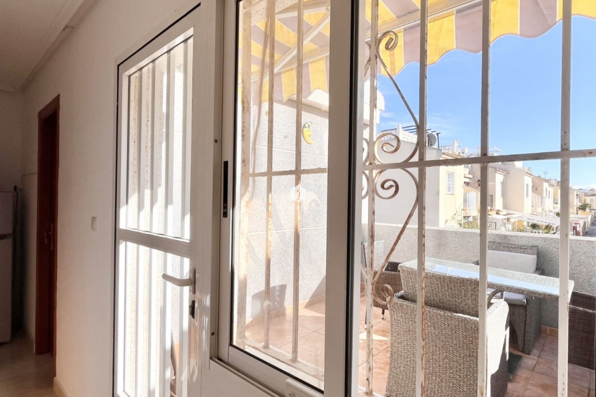 Z drugiej ręki - Szalet -
Torrevieja - Costa Blanca