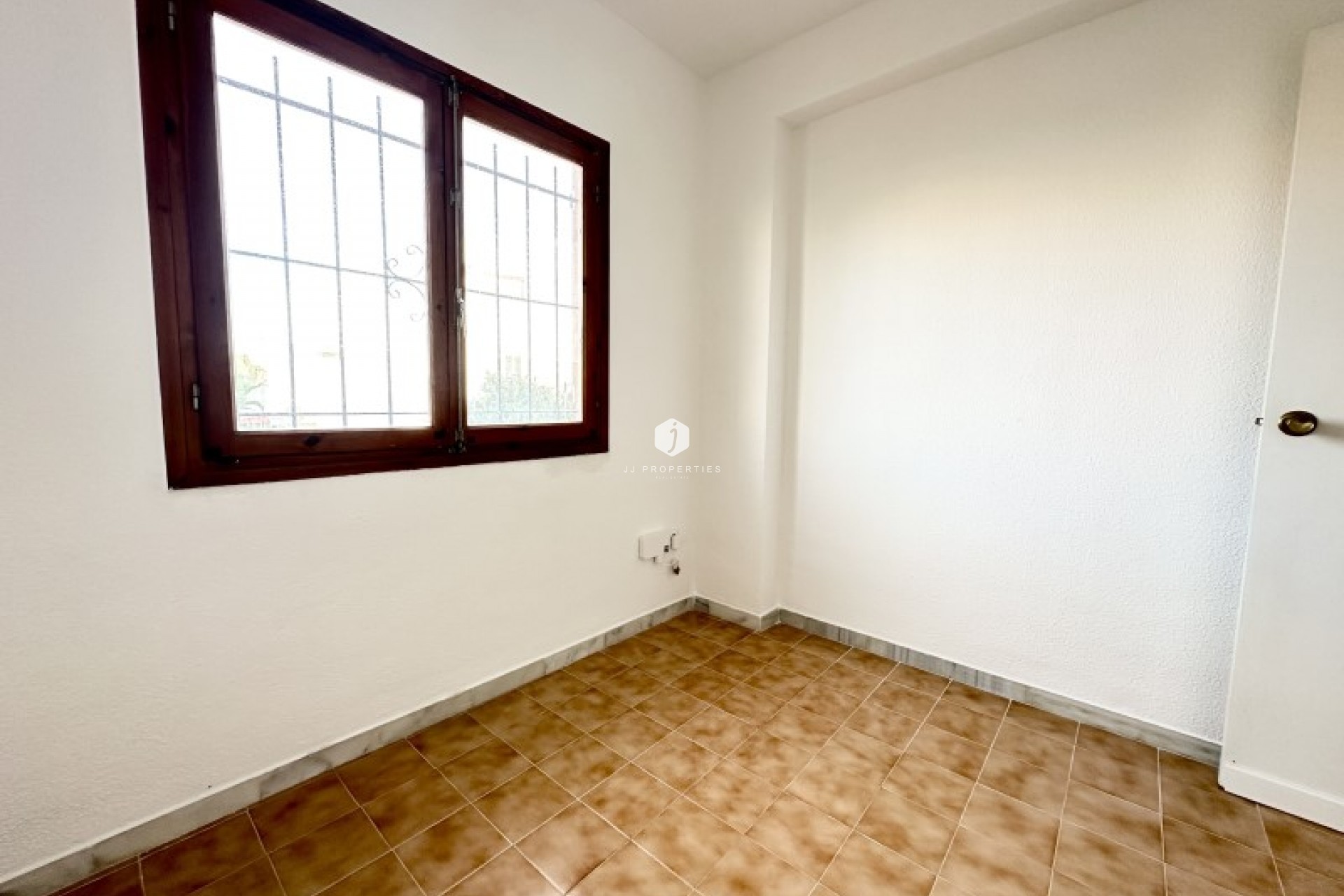 Z drugiej ręki - Szalet -
Torrevieja - Costa Blanca