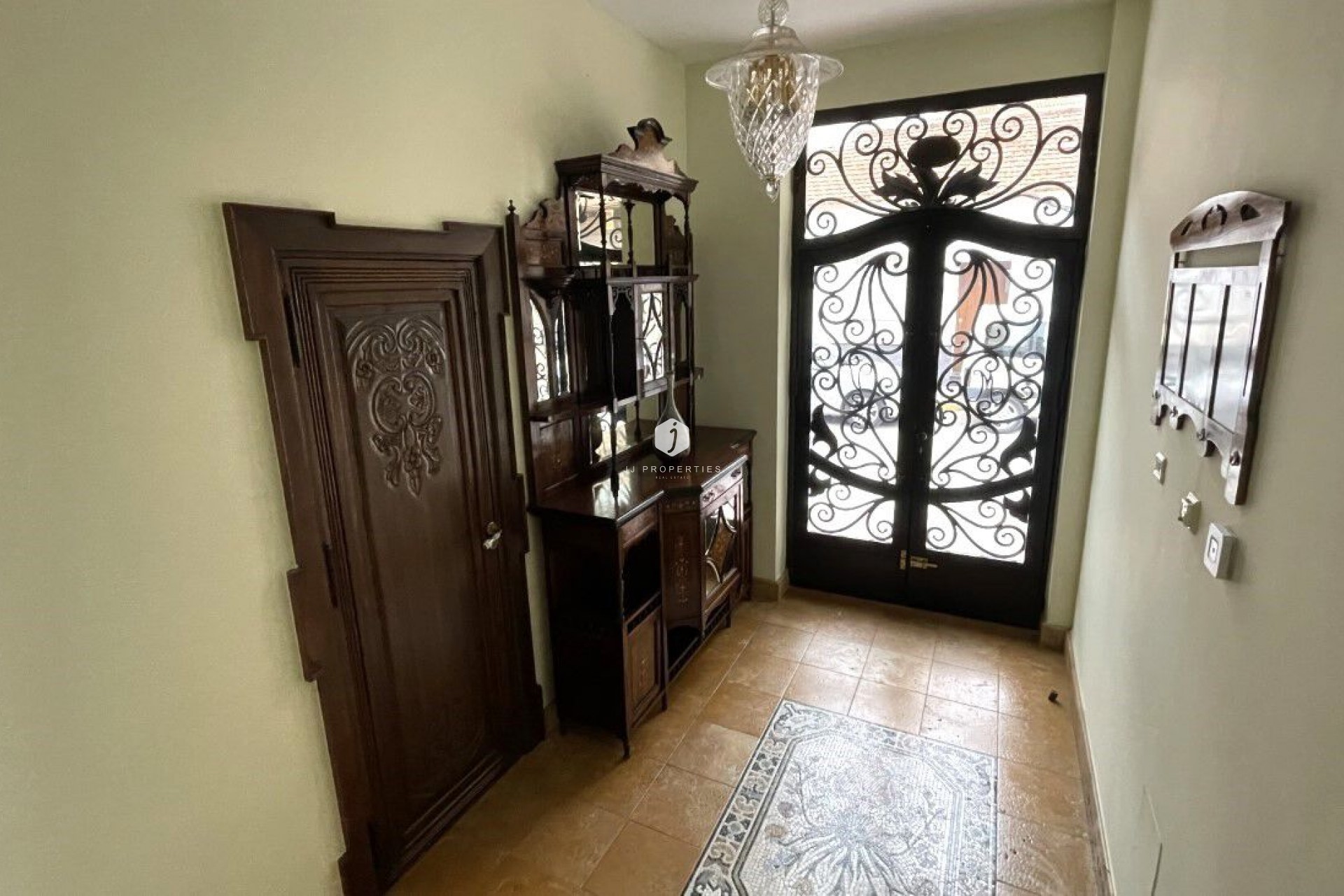 Z drugiej ręki - Szalet -
Torrevieja - Costa Blanca