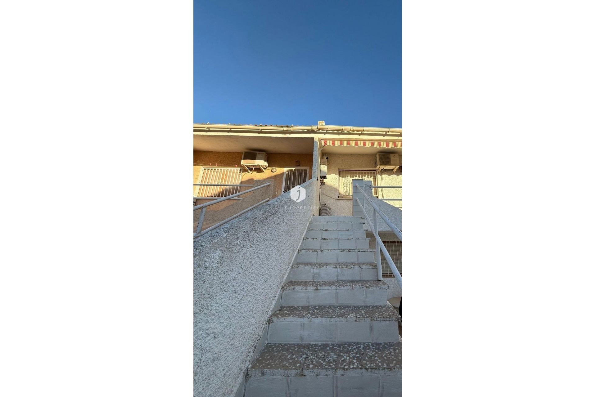 Z drugiej ręki - Szalet -
Torrevieja - Costa Blanca