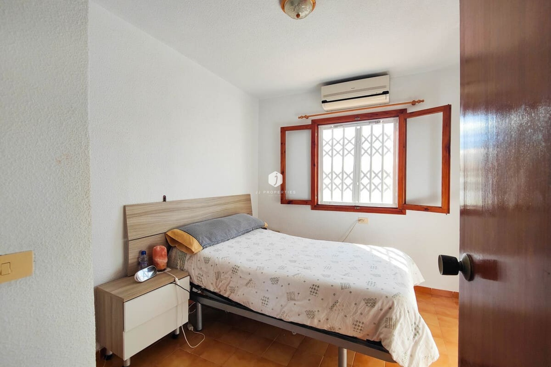 Z drugiej ręki - Szalet -
Torrevieja - Costa Blanca