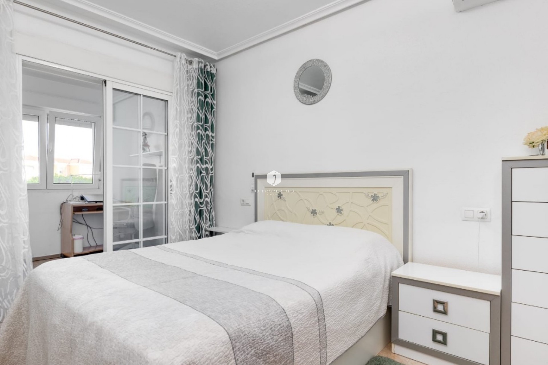 Z drugiej ręki - Szalet -
Torrevieja - Costa Blanca