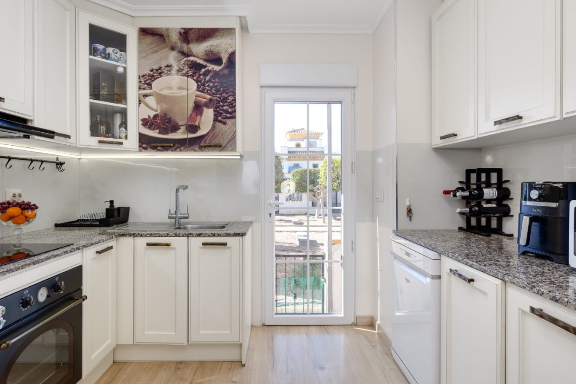 Z drugiej ręki - Szalet -
Torrevieja - Costa Blanca