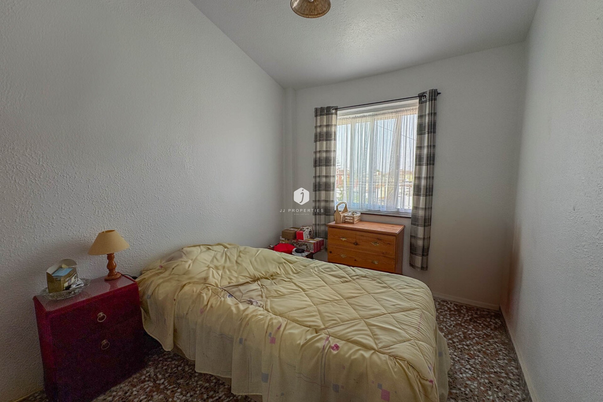 Z drugiej ręki - Szalet -
Torrevieja - Costa Blanca