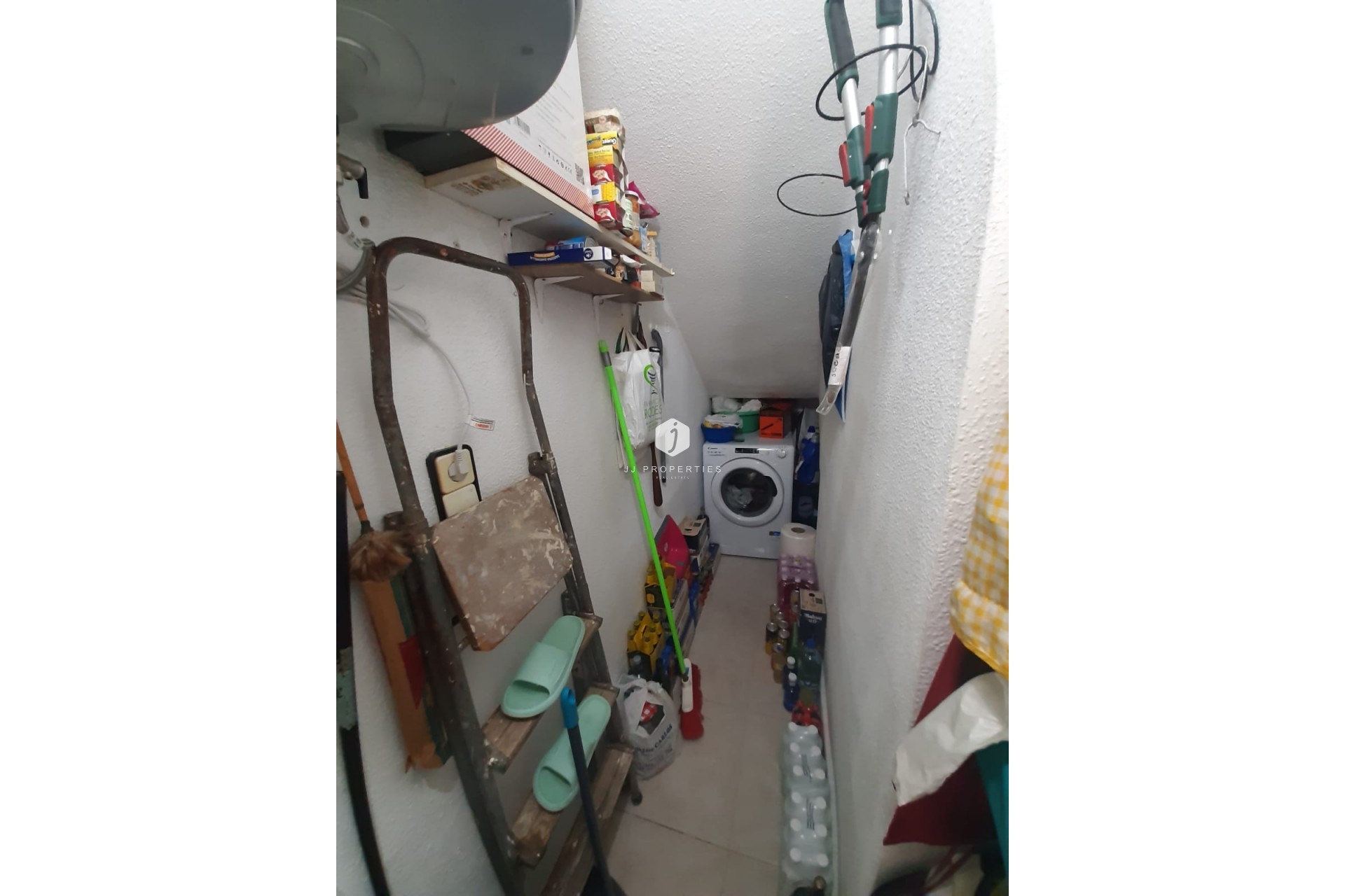 Z drugiej ręki - Szalet -
Torrevieja - Costa Blanca