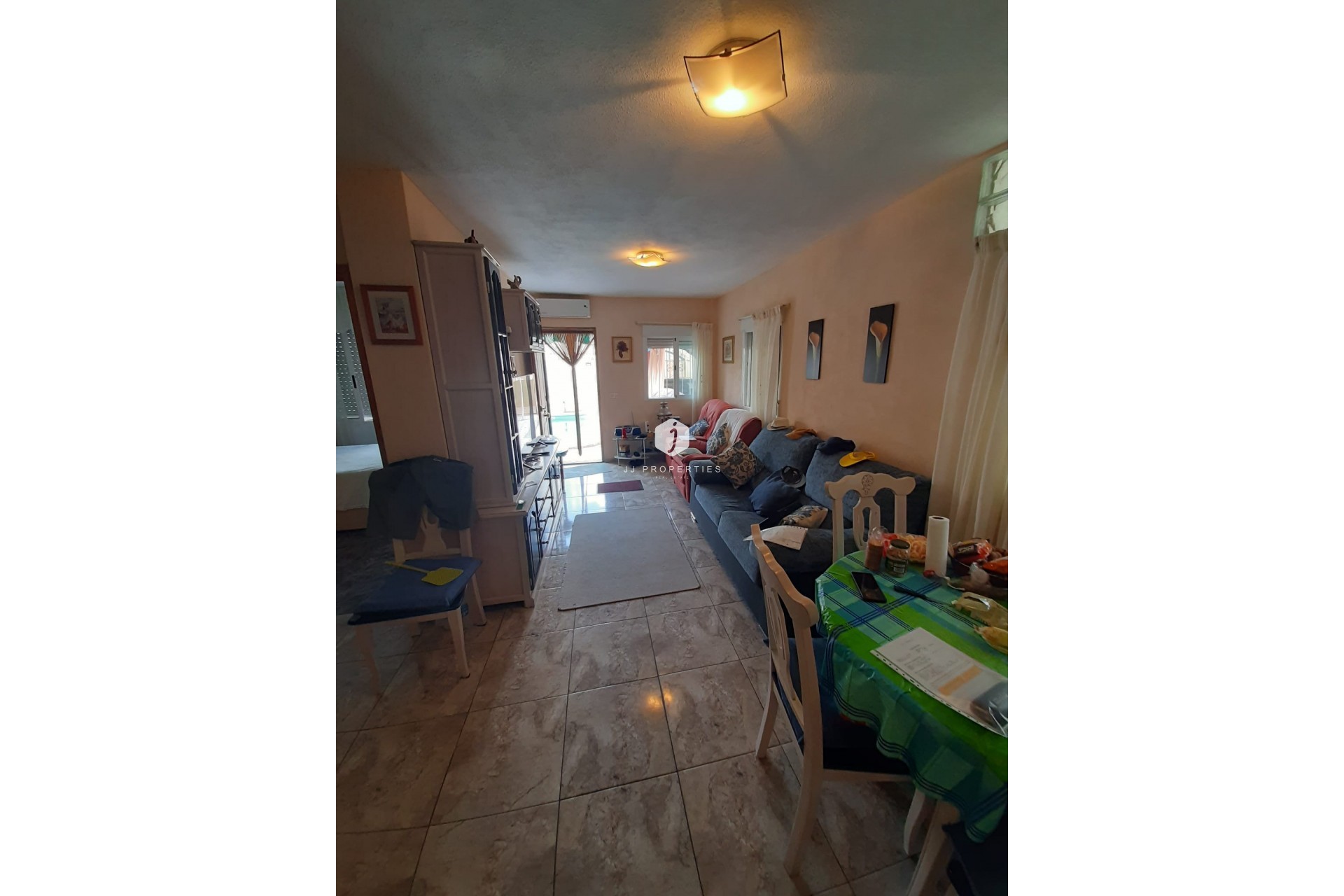 Z drugiej ręki - Szalet -
Torrevieja - Costa Blanca