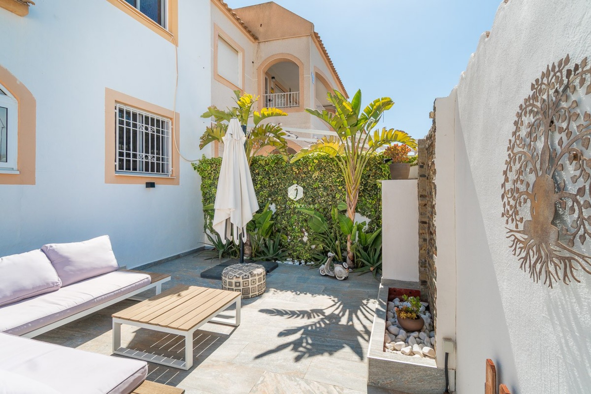 Z drugiej ręki - Szalet -
Torrevieja - Costa Blanca