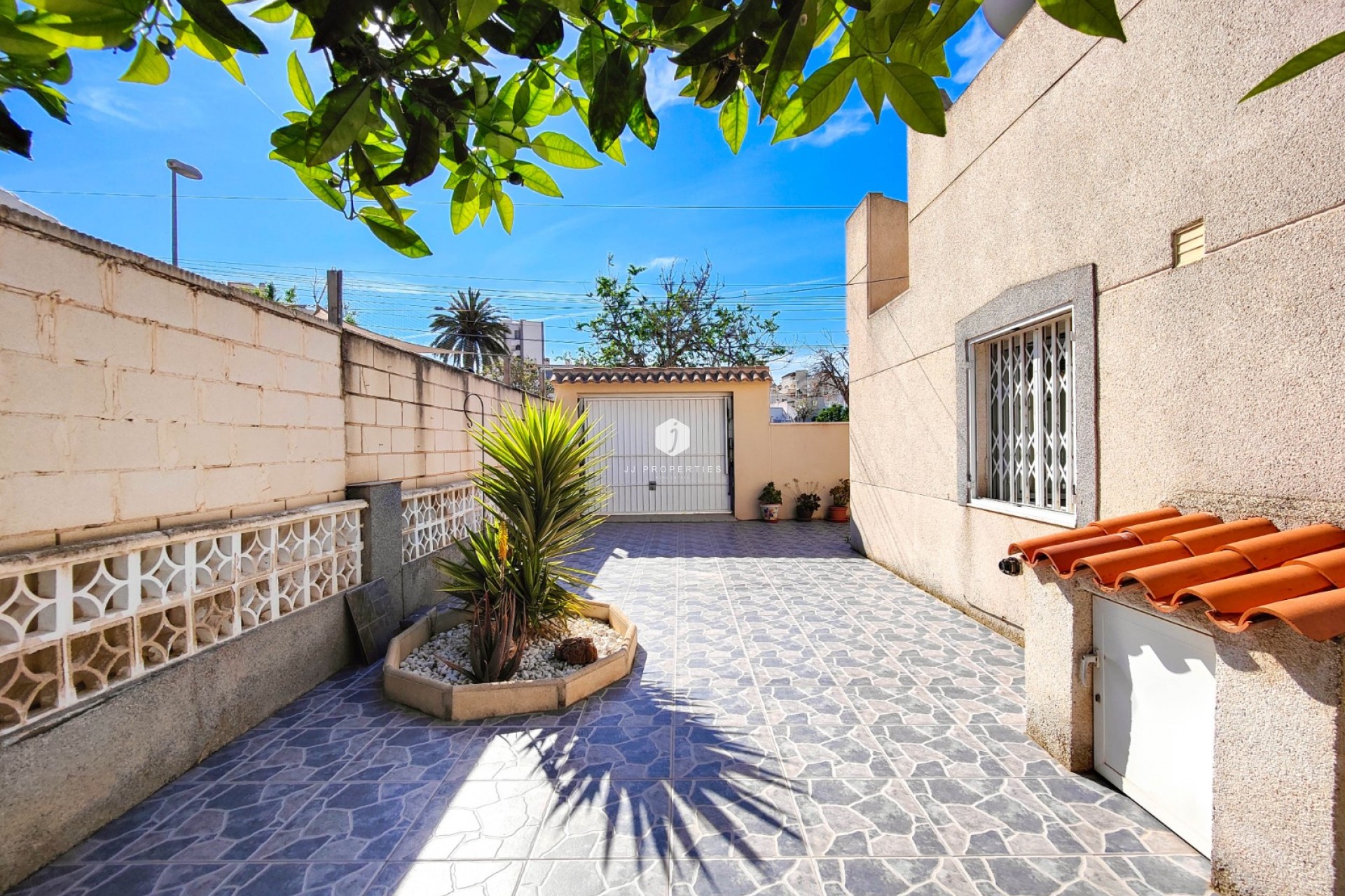 Z drugiej ręki - Szalet -
Torrevieja - Costa Blanca