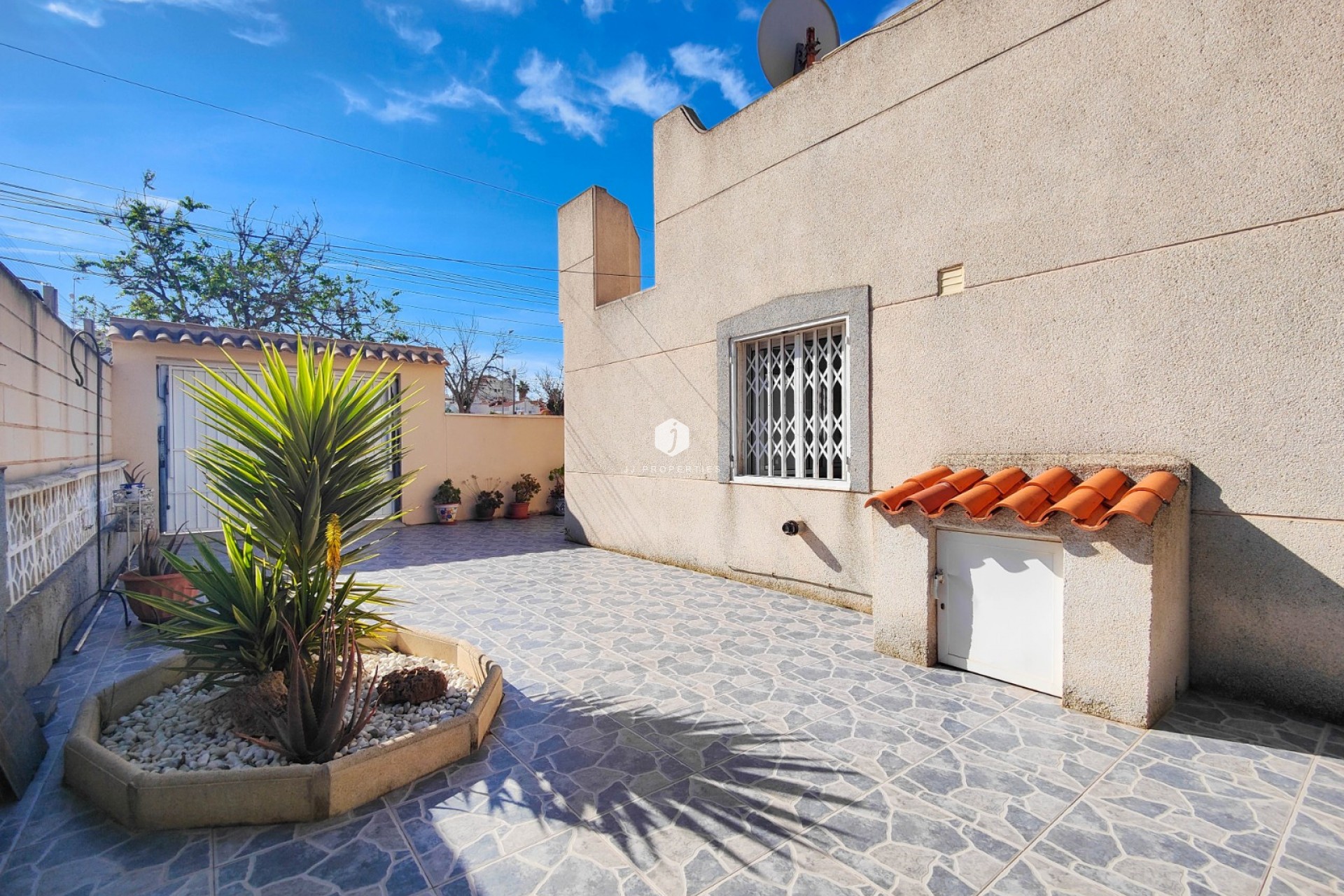 Z drugiej ręki - Szalet -
Torrevieja - Costa Blanca