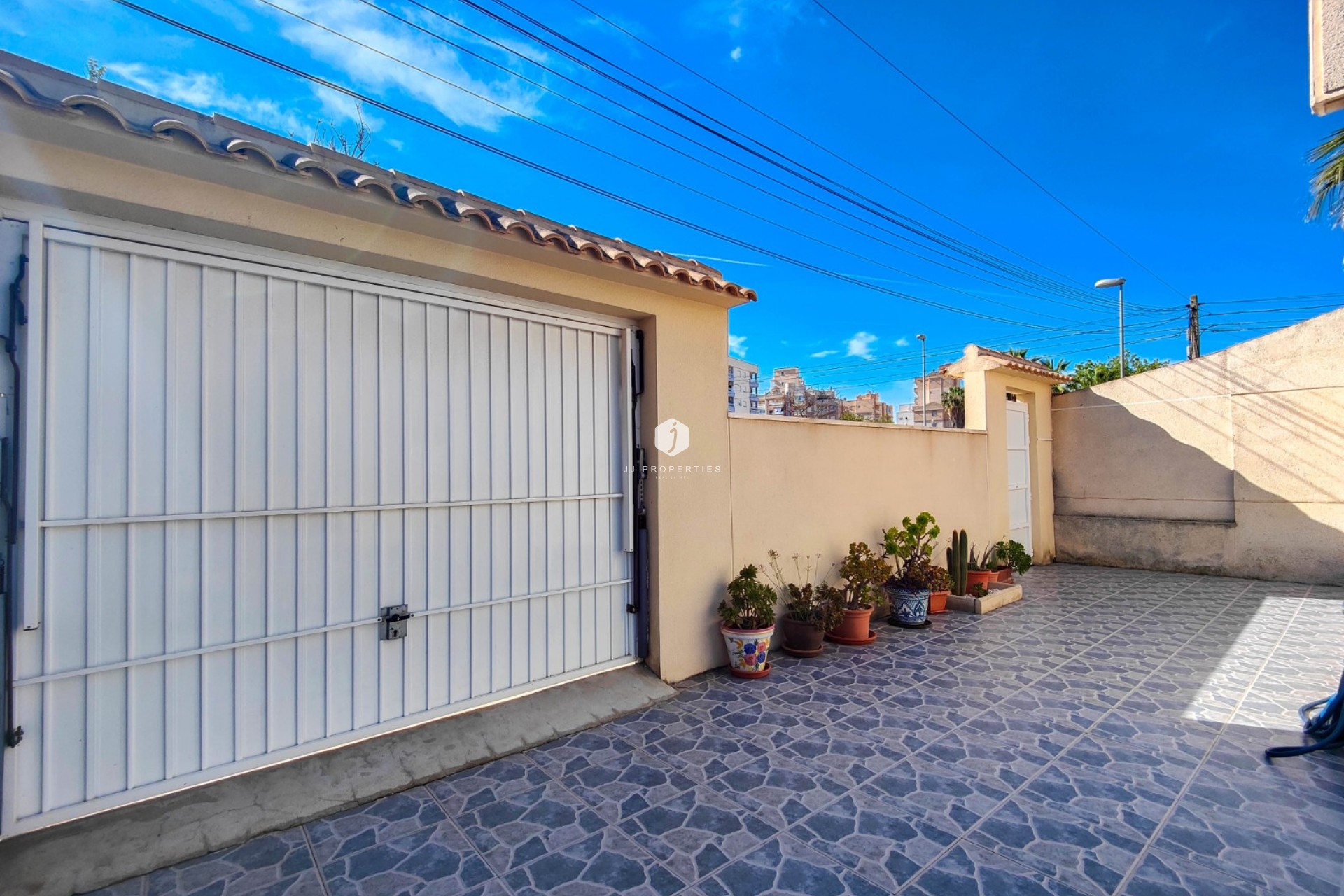 Z drugiej ręki - Szalet -
Torrevieja - Costa Blanca