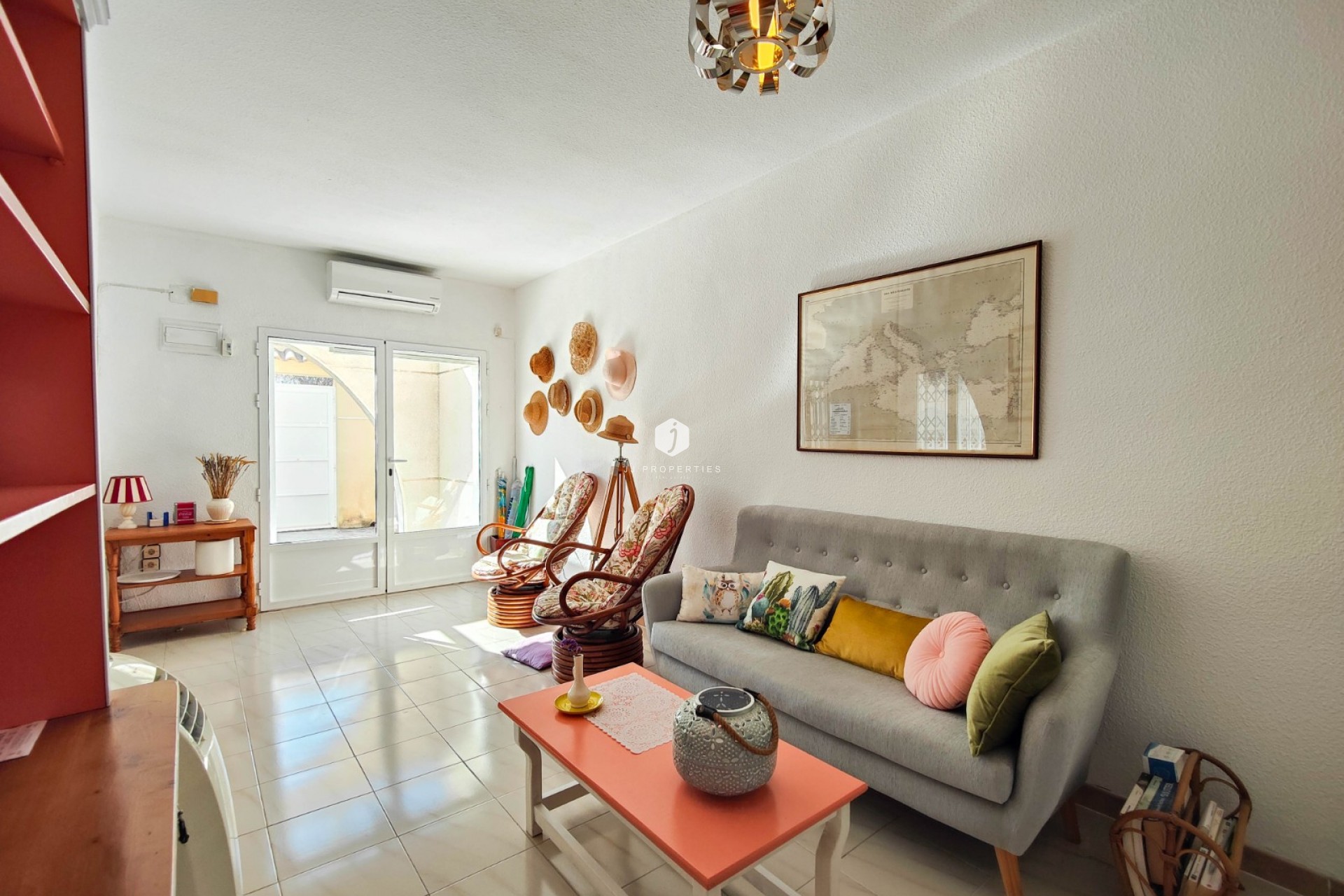 Z drugiej ręki - Szalet -
Torrevieja - Costa Blanca