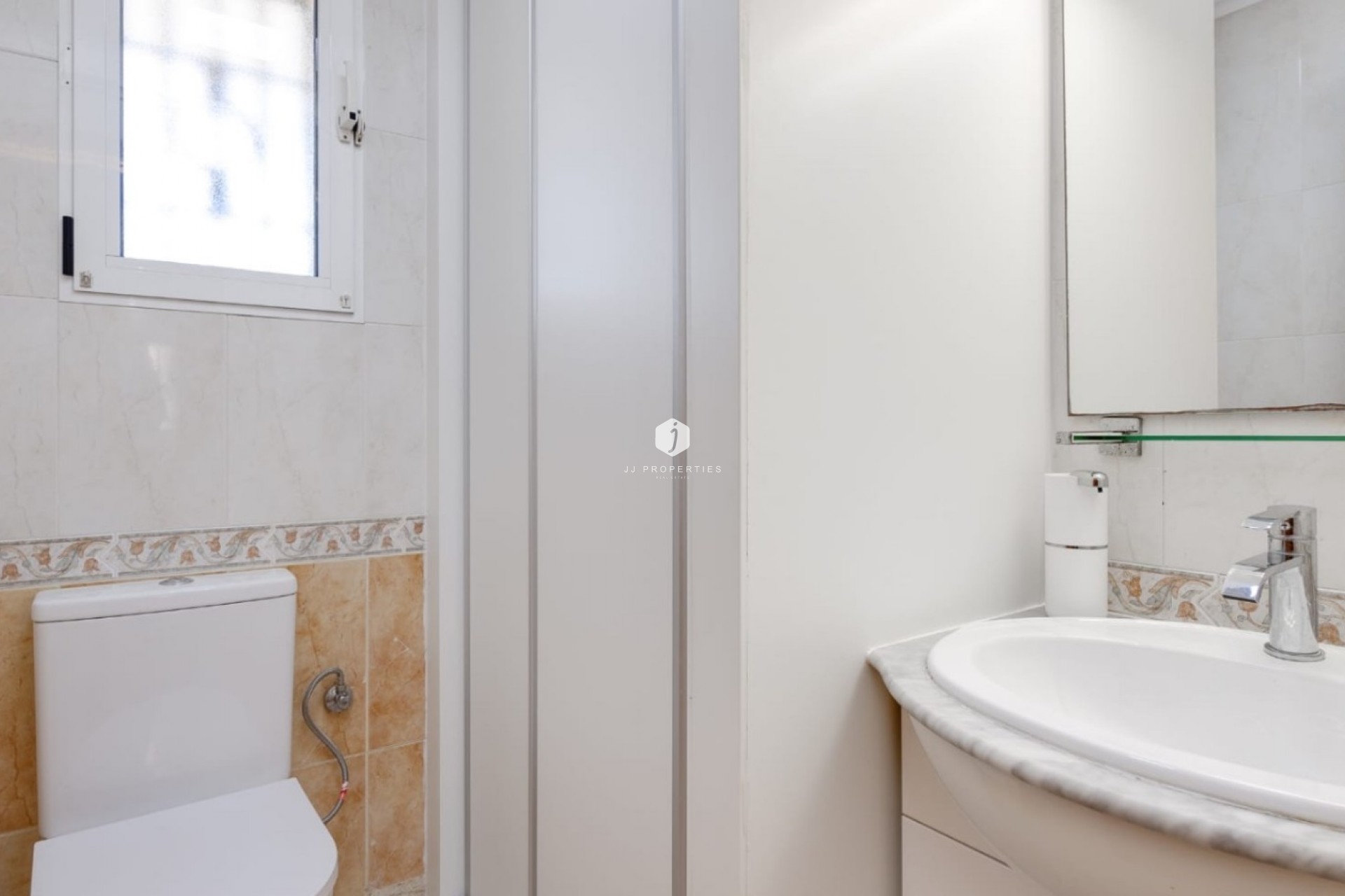 Z drugiej ręki - Szalet -
Torrevieja - Costa Blanca