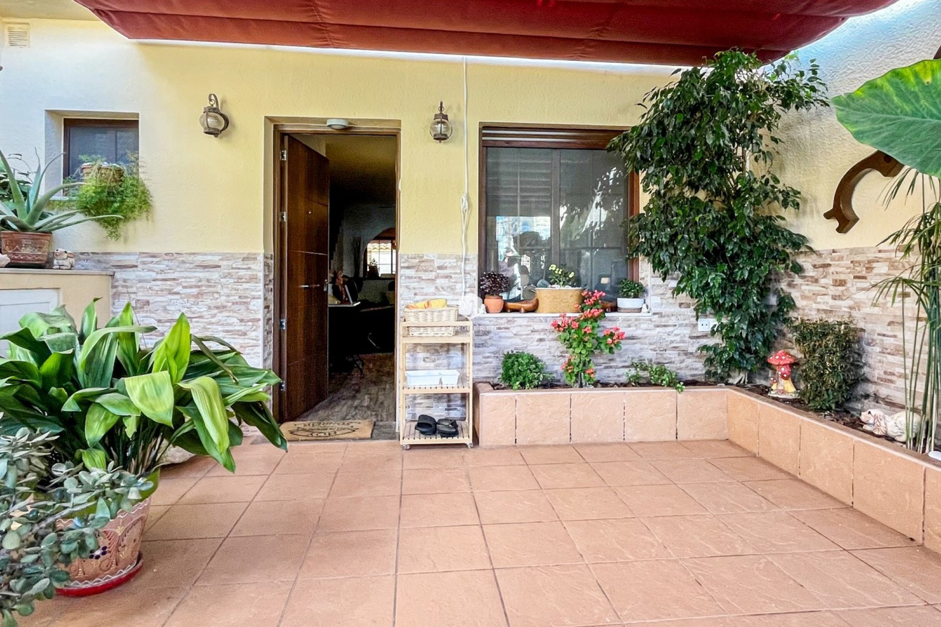 Z drugiej ręki - Szalet -
Torrevieja - Costa Blanca