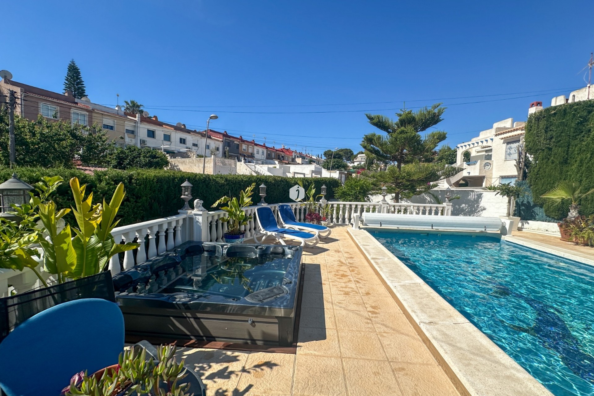 Z drugiej ręki - Szalet -
Torrevieja - Costa Blanca