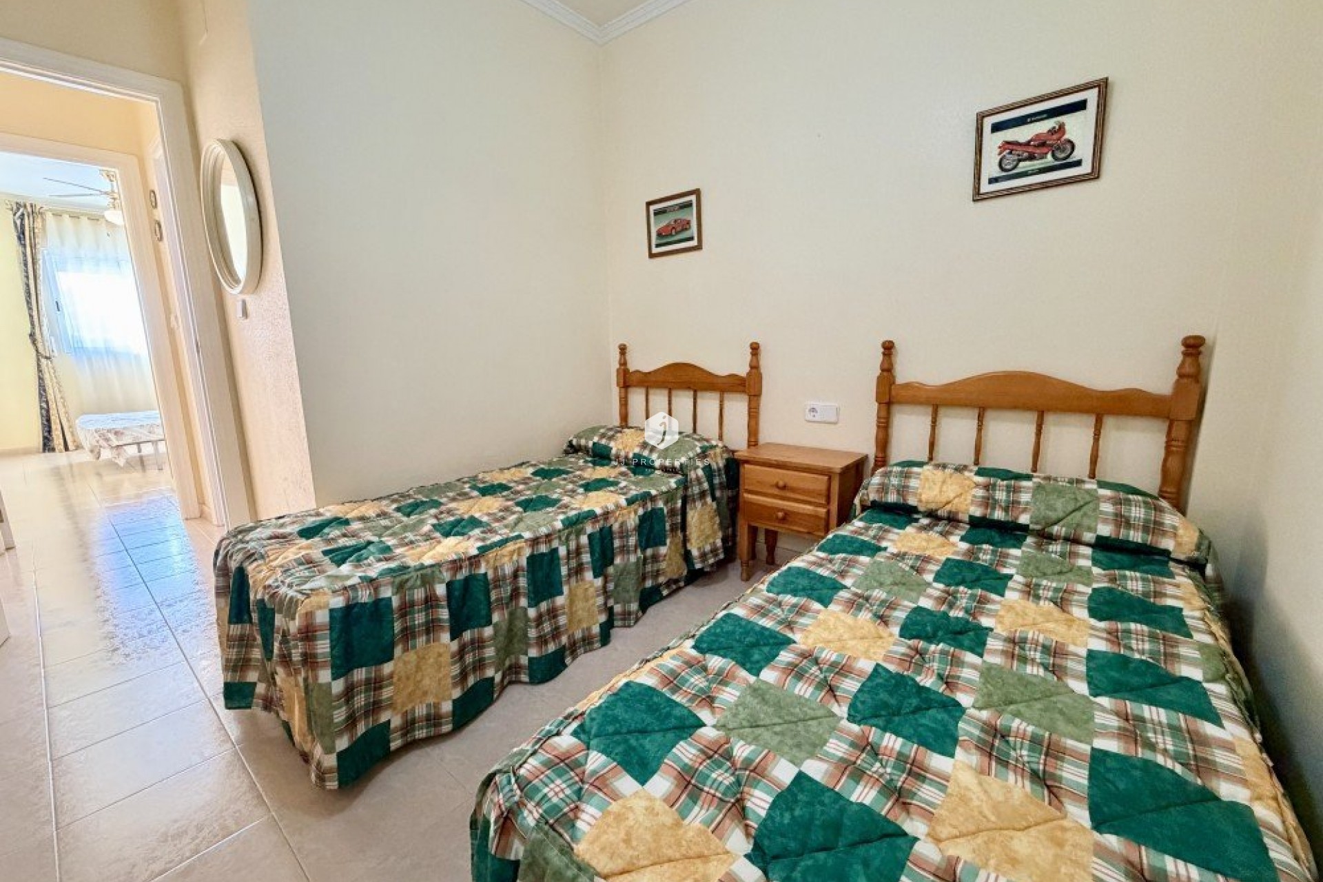 Z drugiej ręki - Szalet -
Torrevieja - Costa Blanca