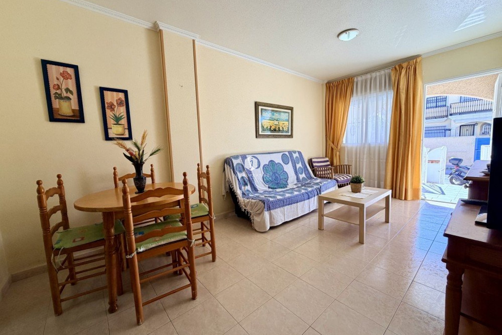 Z drugiej ręki - Szalet -
Torrevieja - Costa Blanca