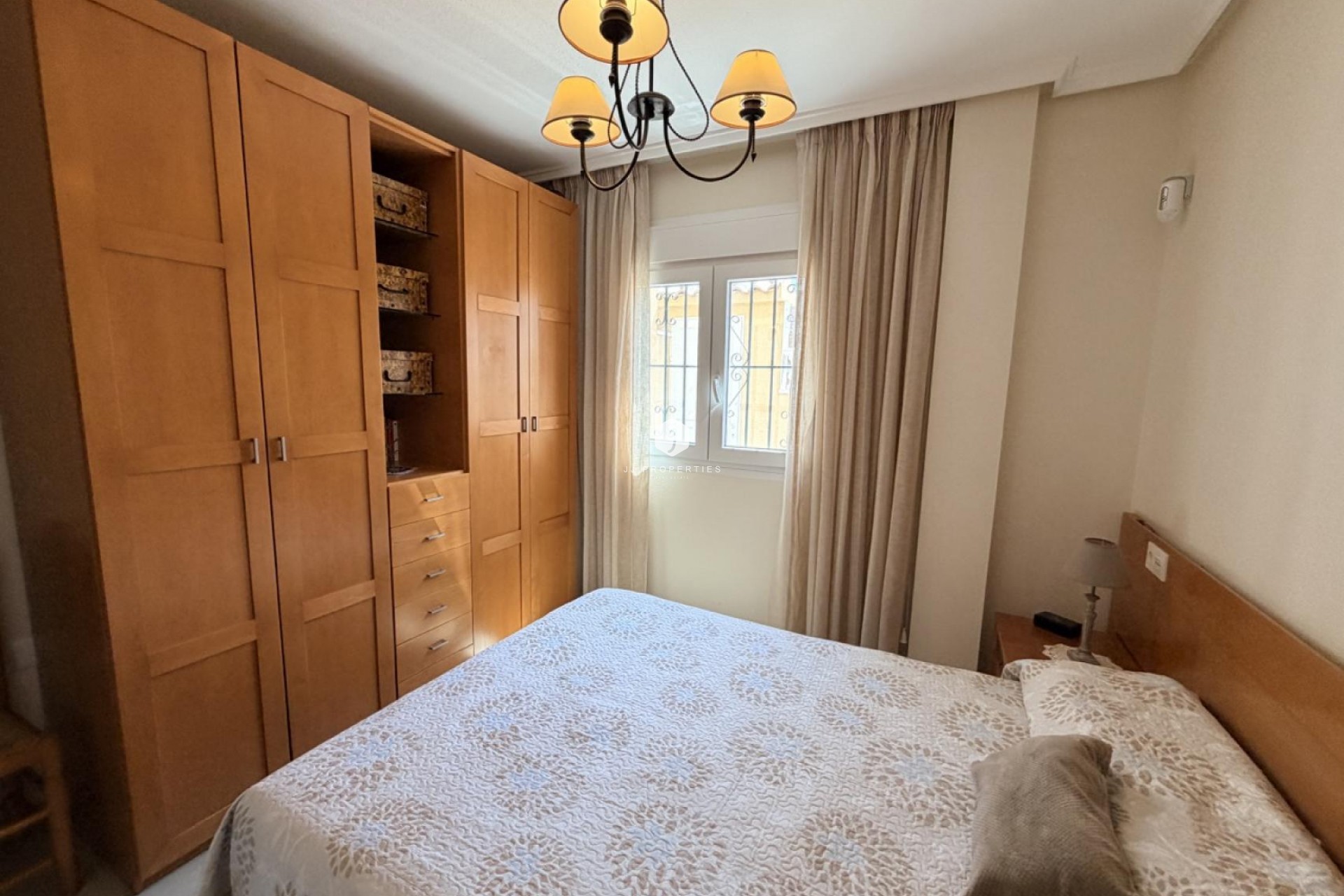 Z drugiej ręki - Szalet -
Torrevieja - Costa Blanca