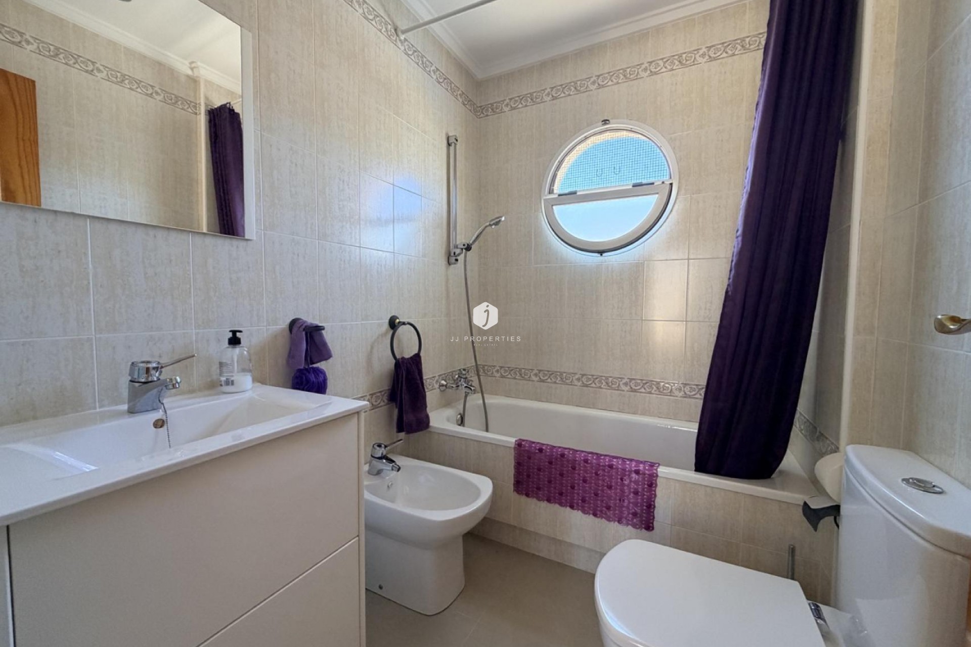 Z drugiej ręki - Szalet -
Torrevieja - Costa Blanca
