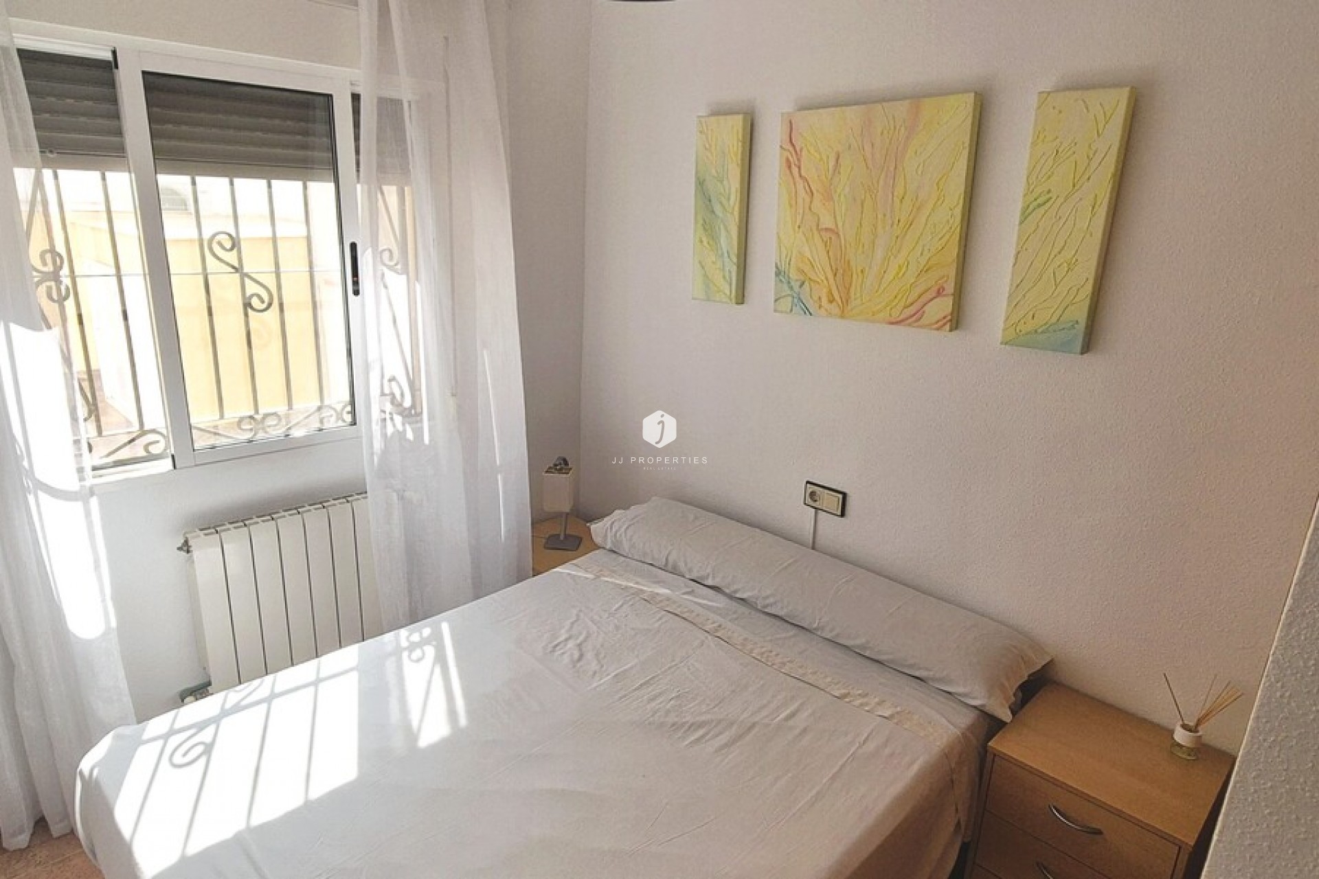 Z drugiej ręki - Szalet -
Torrevieja - Costa Blanca