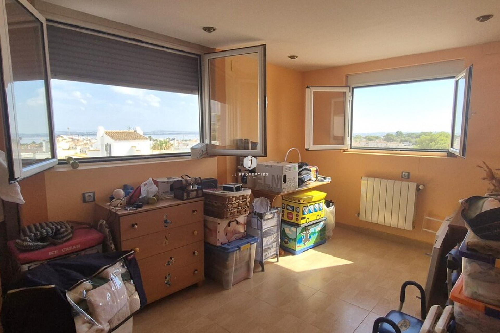 Z drugiej ręki - Szalet -
Torrevieja - Costa Blanca