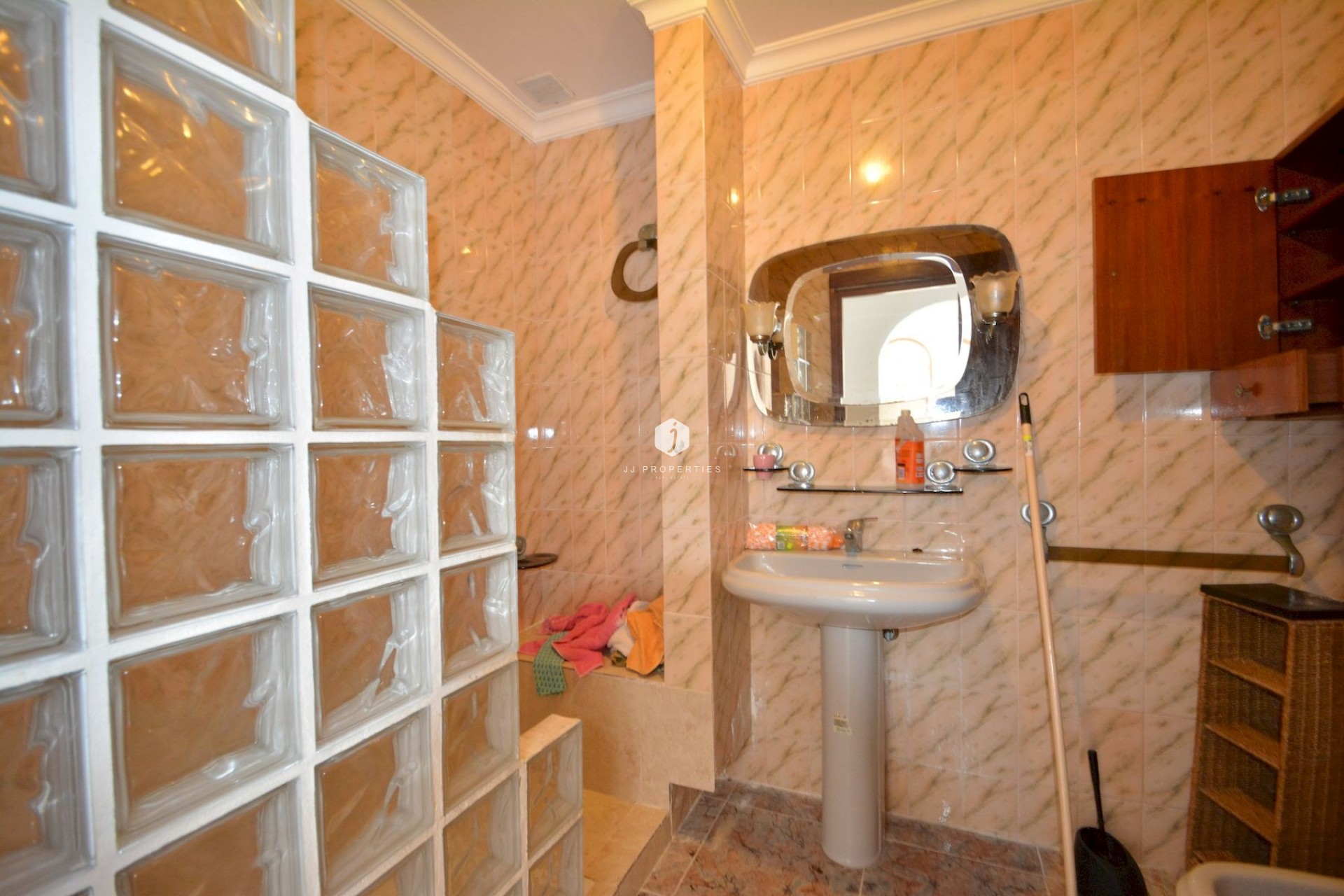 Z drugiej ręki - Szalet -
Torrevieja - Costa Blanca