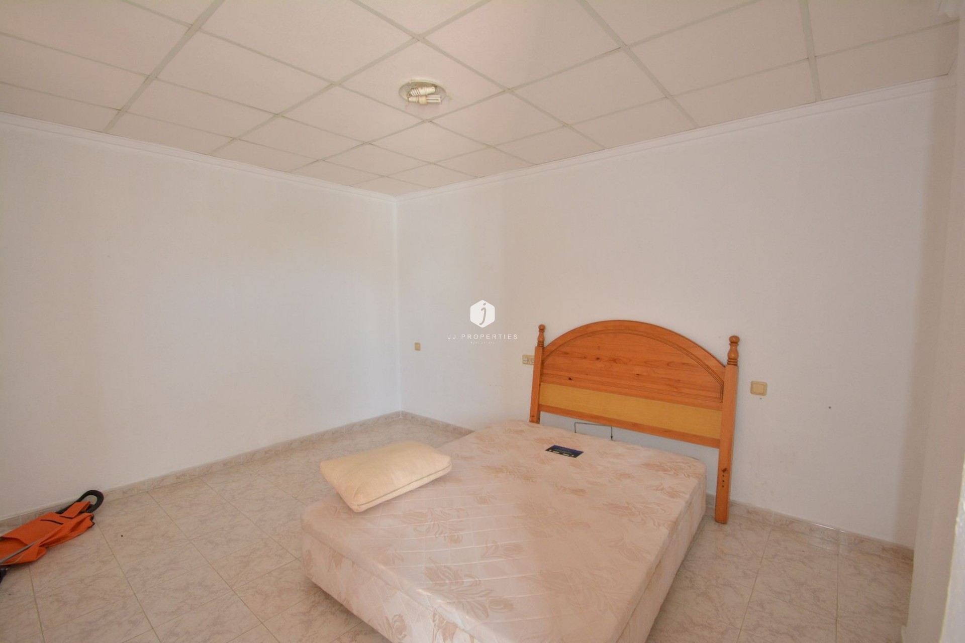 Z drugiej ręki - Szalet -
Torrevieja - Costa Blanca