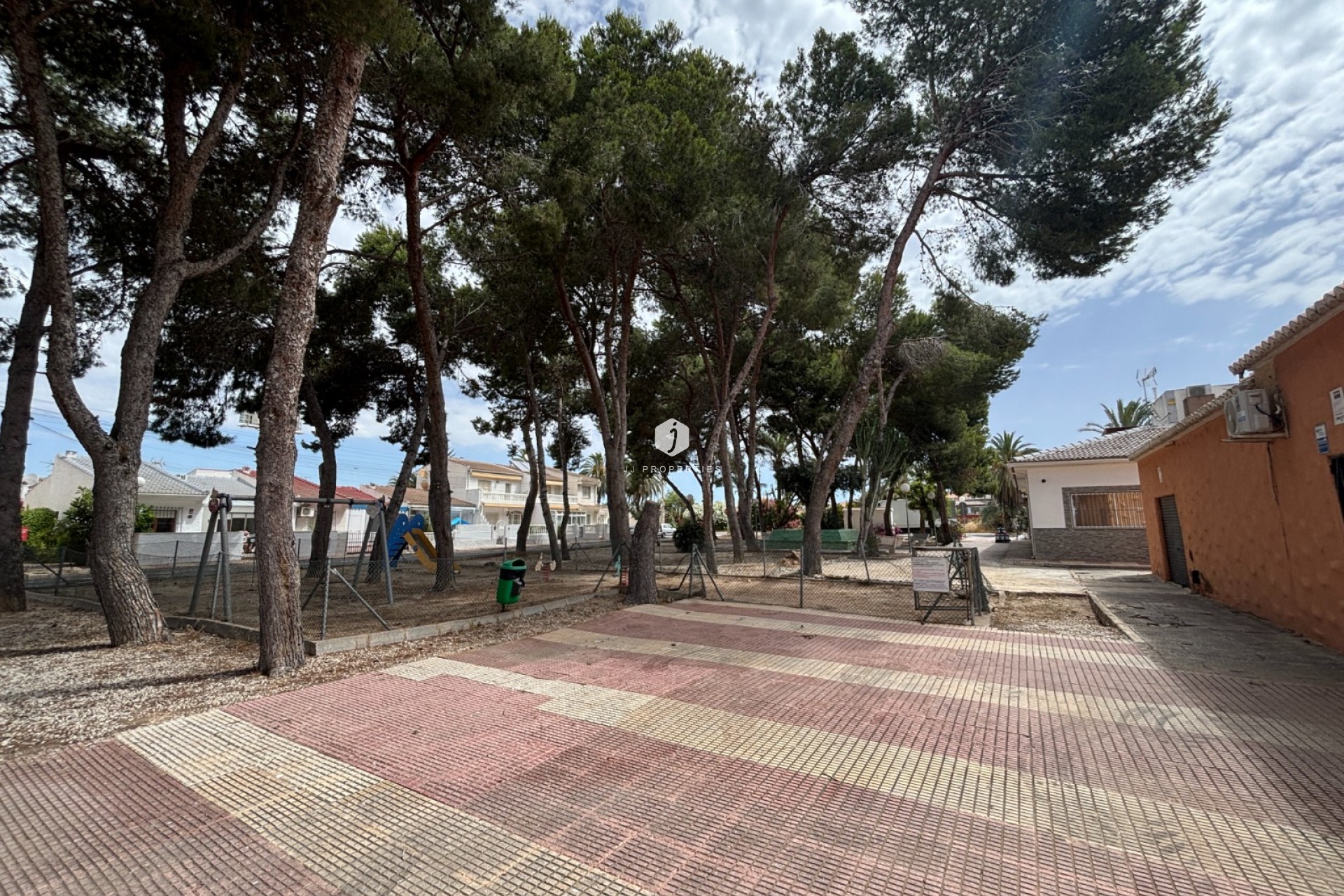 Z drugiej ręki - Szalet -
Torrevieja - Costa Blanca