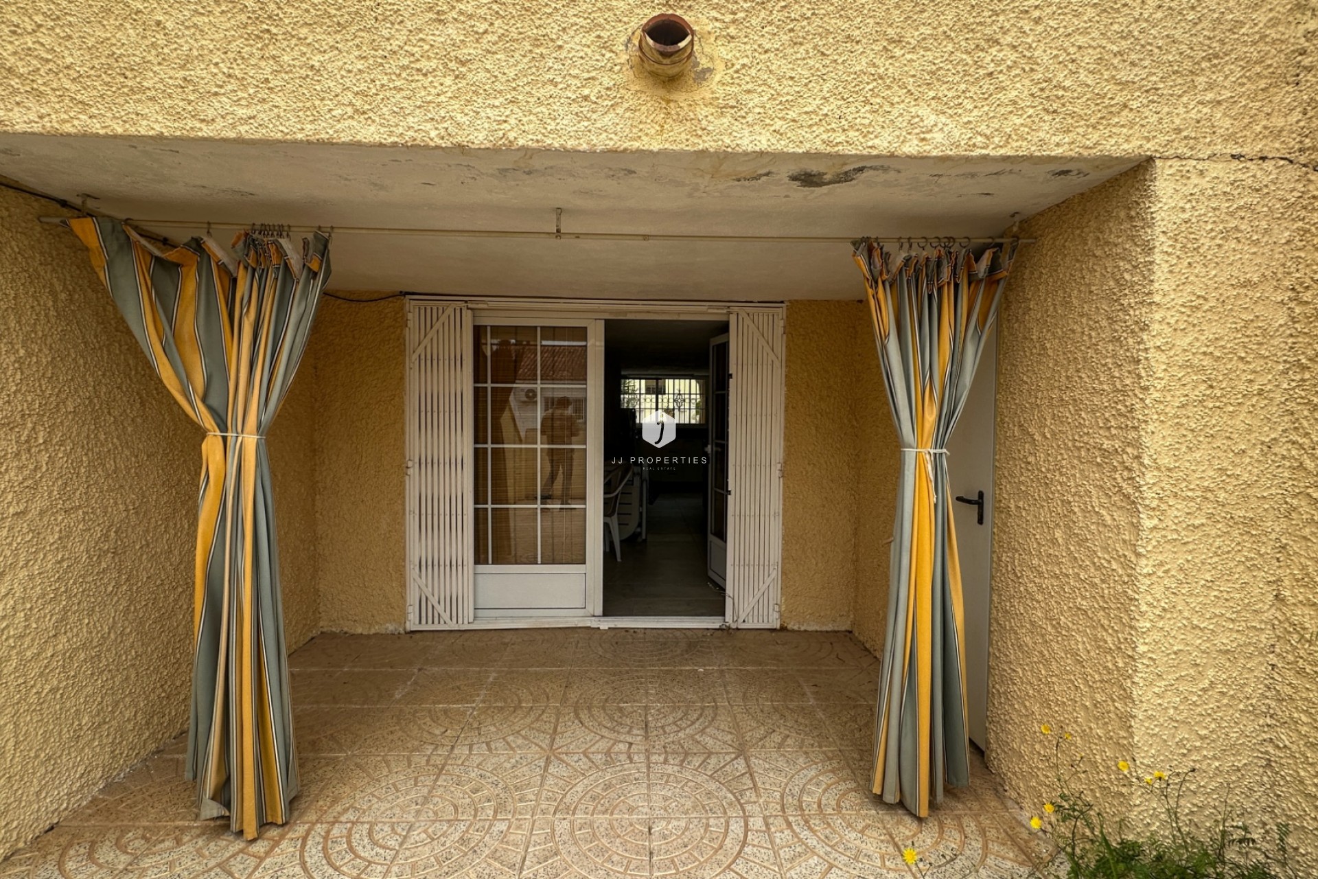 Z drugiej ręki - Szalet -
Torrevieja - Costa Blanca