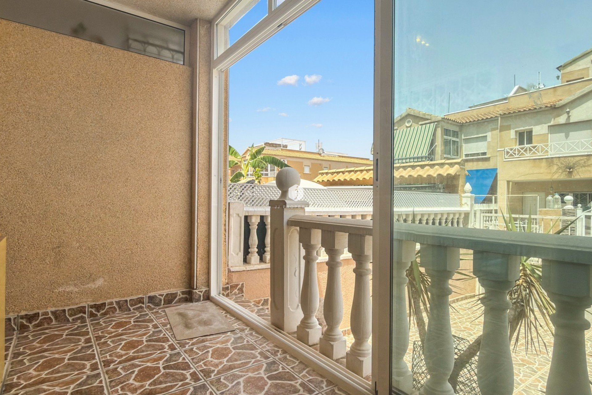Z drugiej ręki - Szalet -
Torrevieja - Costa Blanca