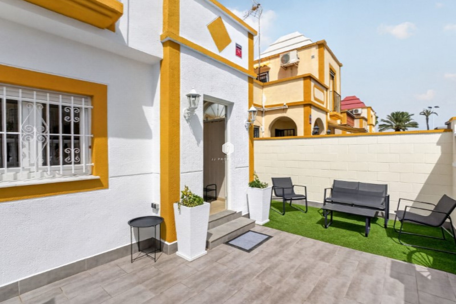 Z drugiej ręki - Szalet -
Torrevieja - Costa Blanca