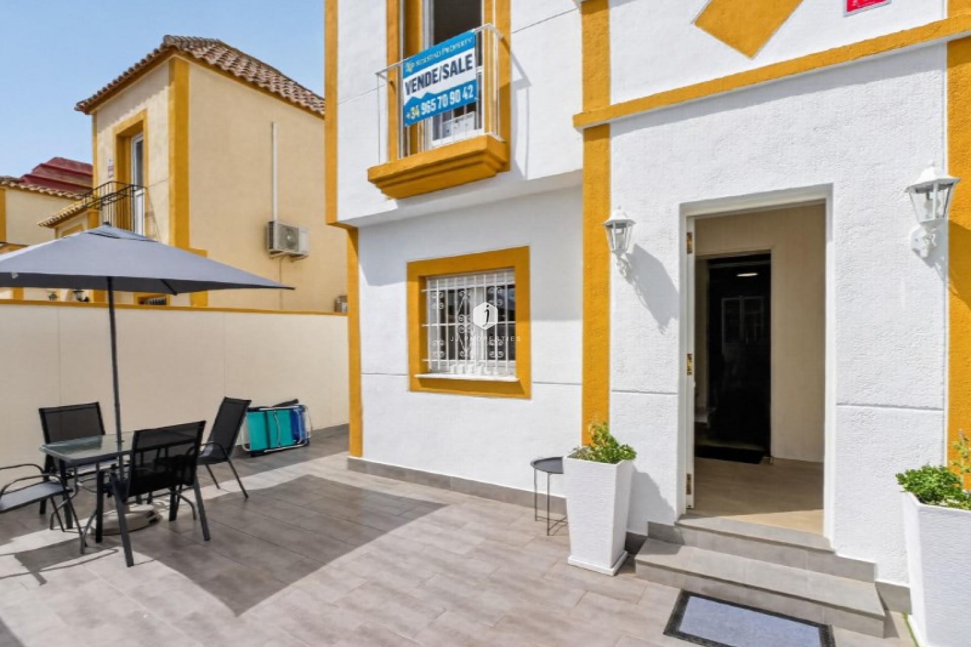 Z drugiej ręki - Szalet -
Torrevieja - Costa Blanca