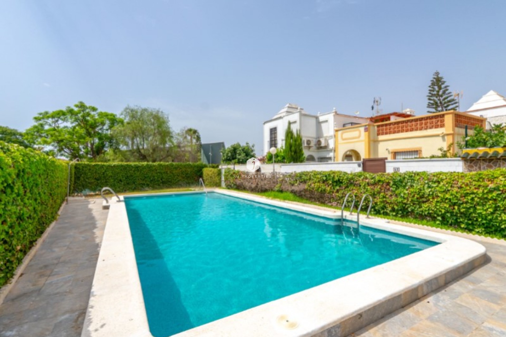 Z drugiej ręki - Szalet -
Torrevieja - Costa Blanca