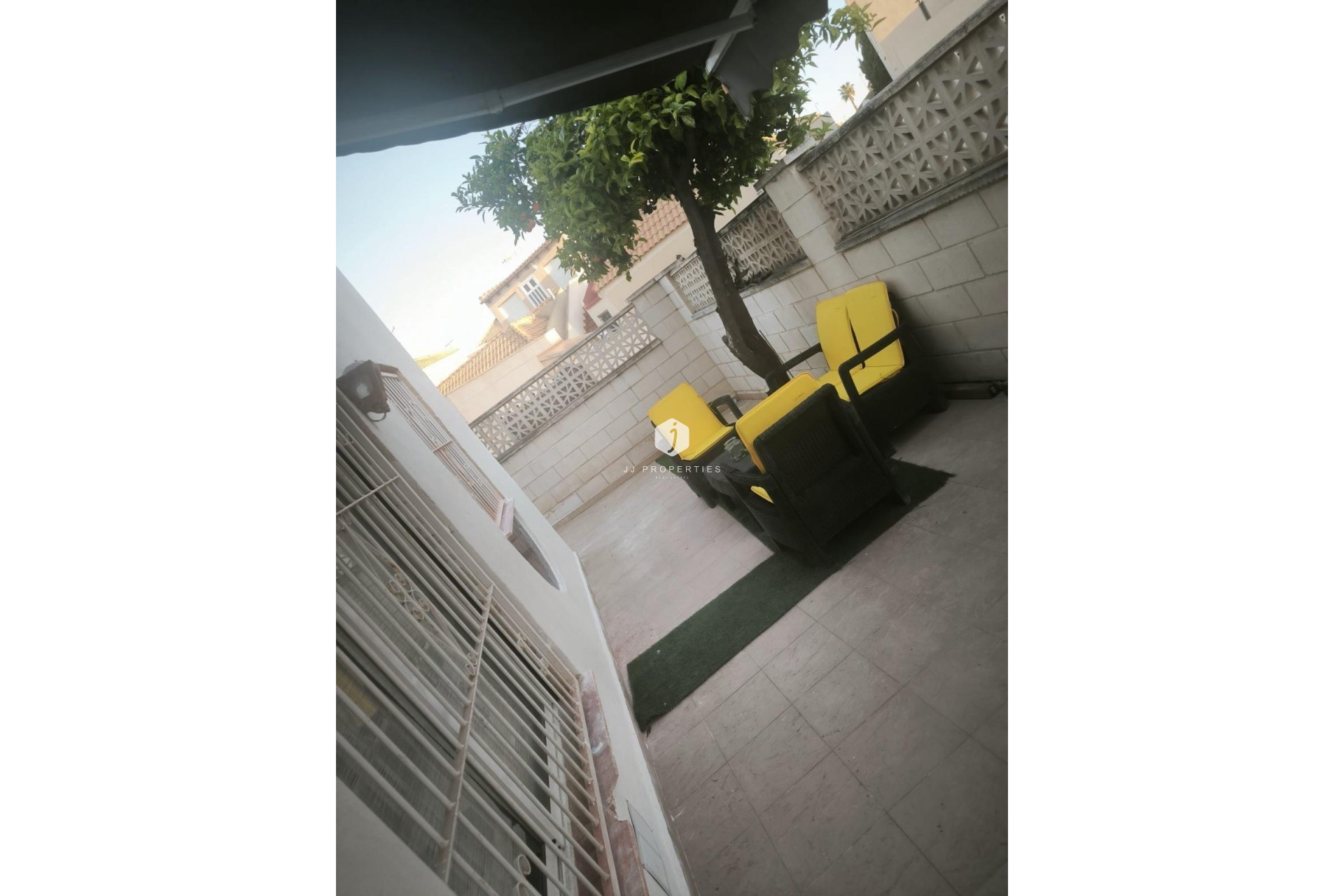 Z drugiej ręki - Szalet -
Torrevieja - Doña ines