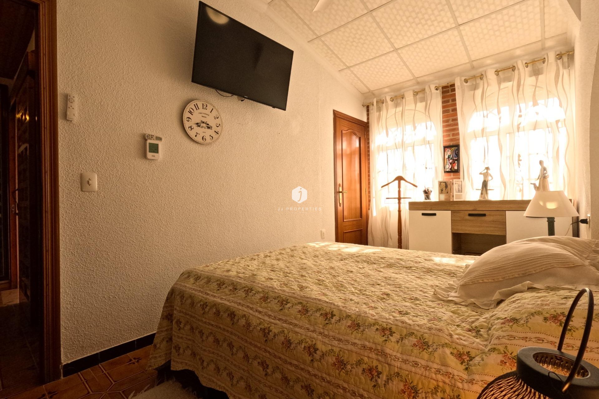 Z drugiej ręki - Szalet -
Torrevieja - El Acequión - Los Náufragos