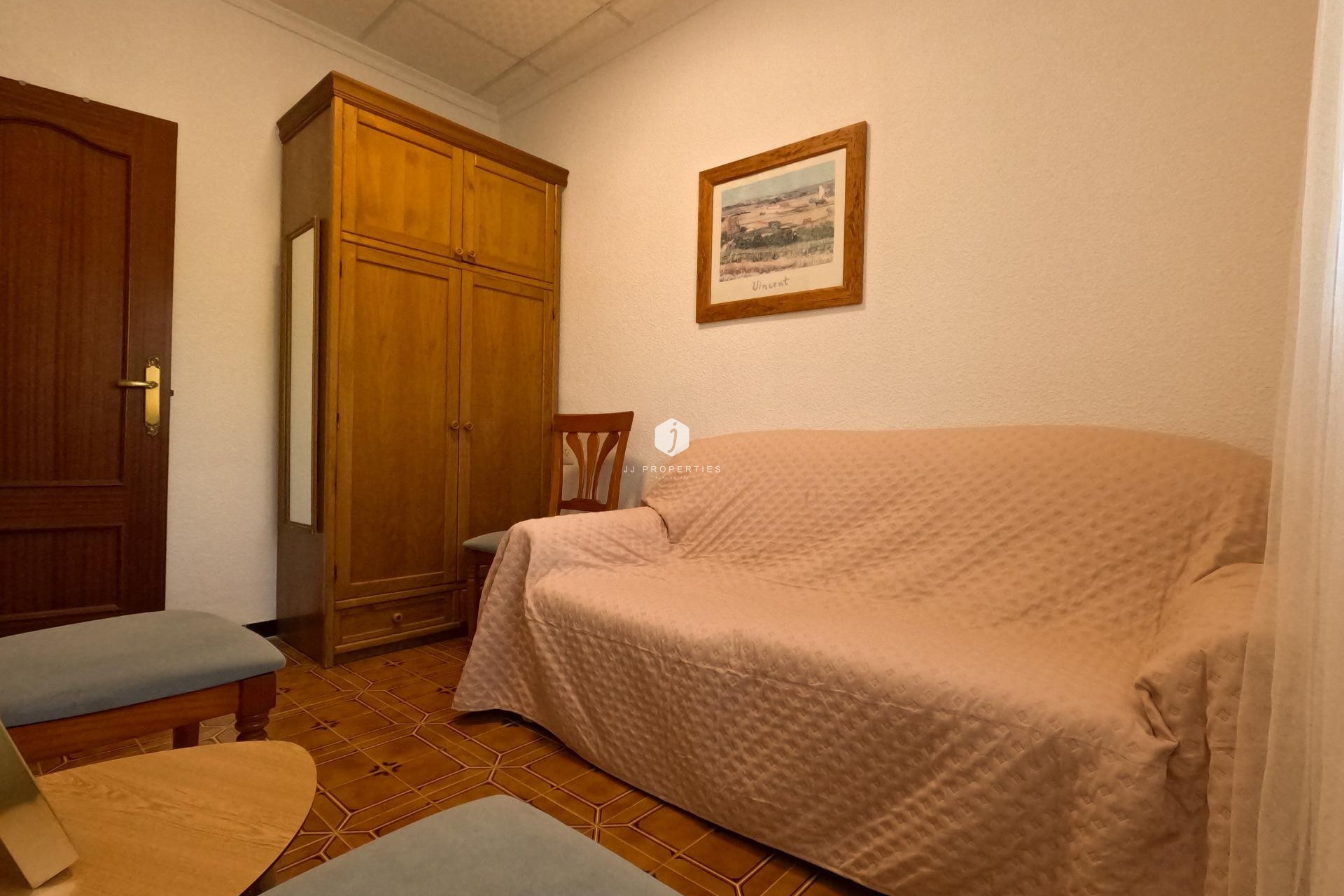 Z drugiej ręki - Szalet -
Torrevieja - El Acequión - Los Náufragos