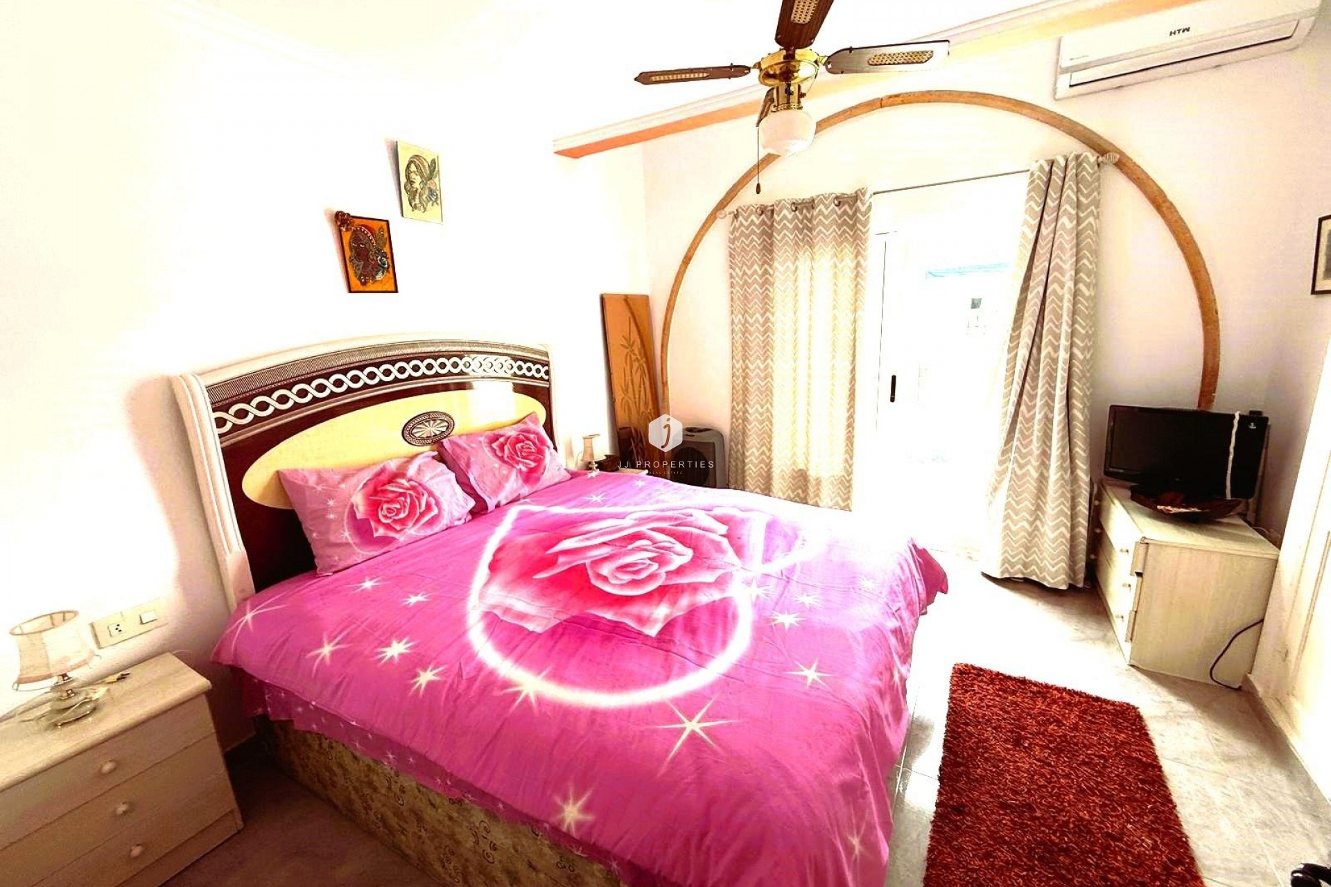 Z drugiej ręki - Szalet -
Torrevieja - El chaparral