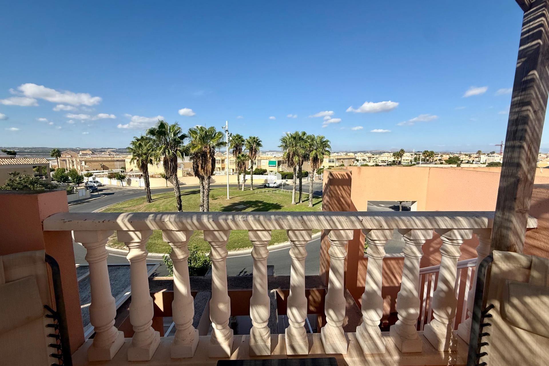 Z drugiej ręki - Szalet -
Torrevieja - El Limonar