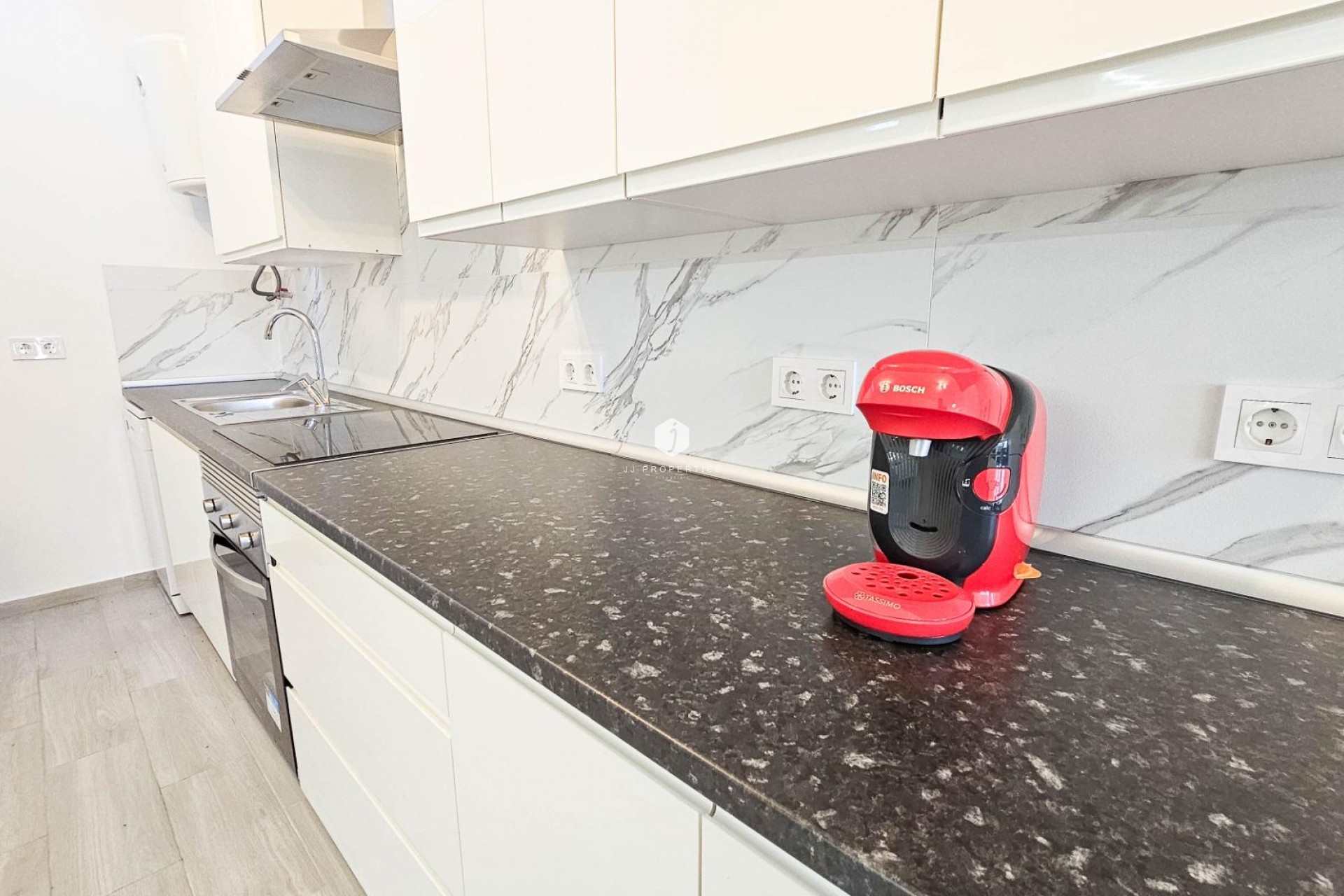 Z drugiej ręki - Szalet -
Torrevieja - El Limonar