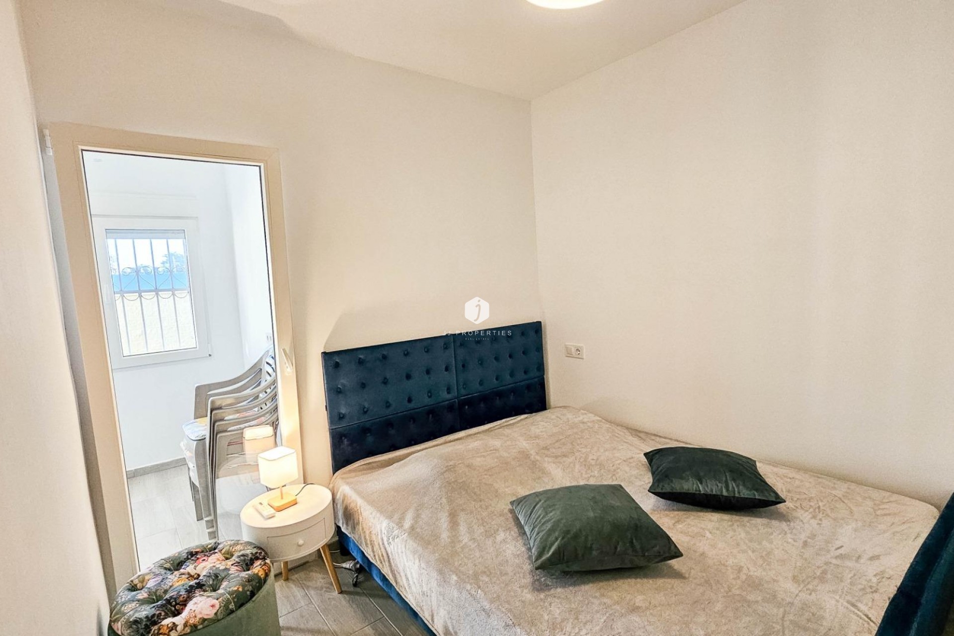 Z drugiej ręki - Szalet -
Torrevieja - El Limonar